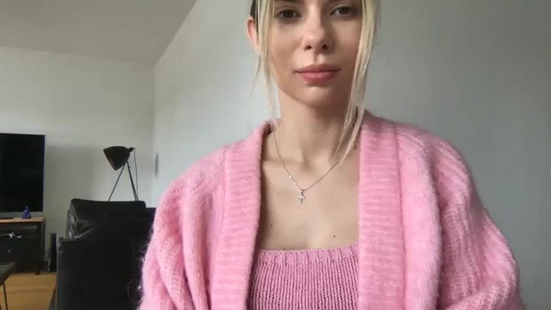 Gallery image thumbnail from neverinmylife's myfreecams stream on, 03/17/2024, 12:53 image 5 of 20