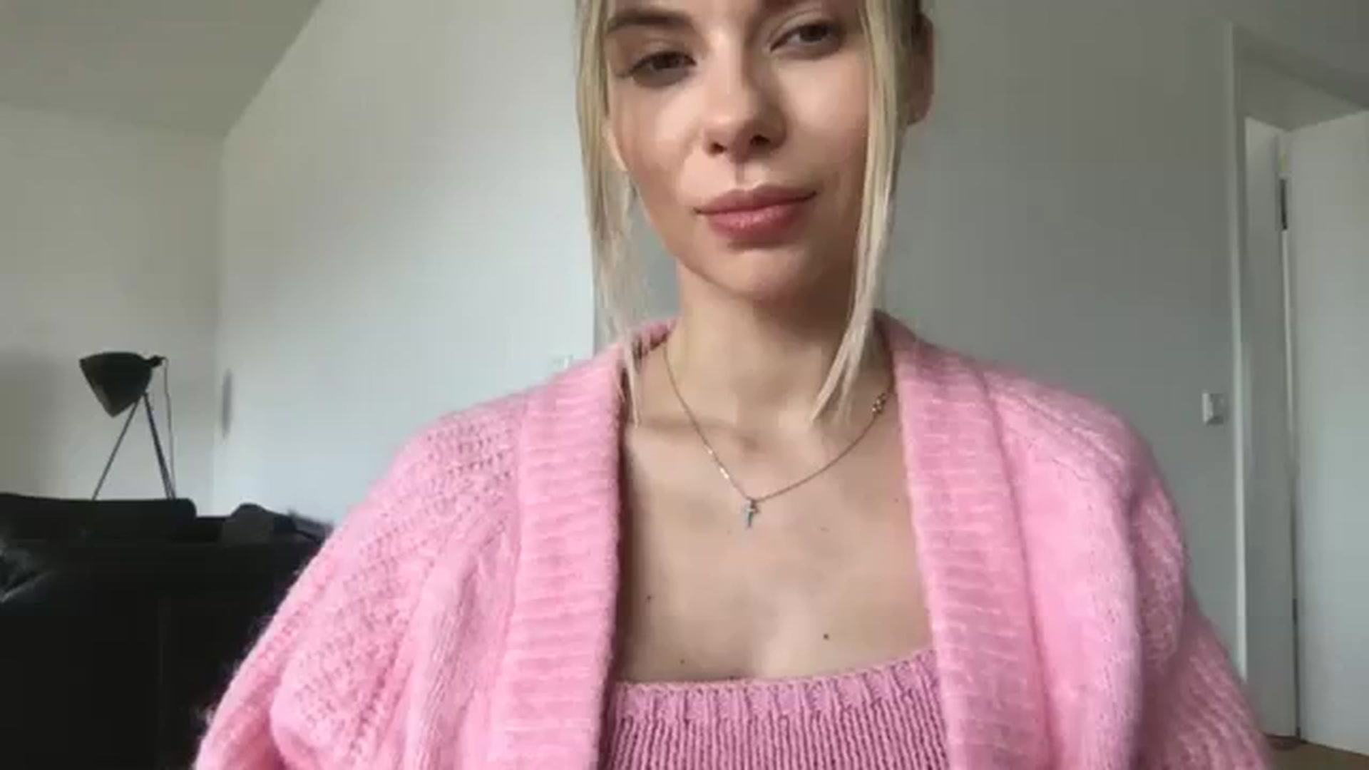 Gallery image thumbnail from neverinmylife's myfreecams stream on, 03/17/2024, 12:53 image 14 of 20