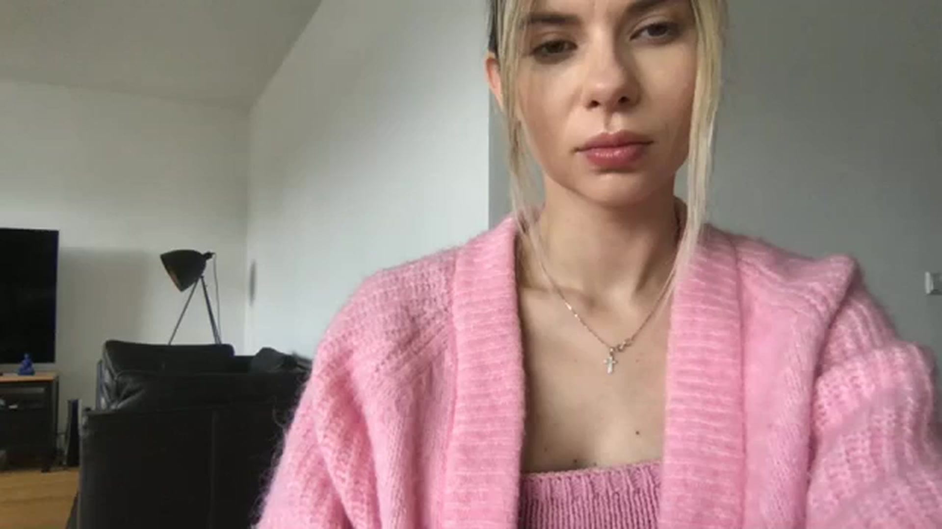 Gallery image thumbnail from neverinmylife's myfreecams stream on, 03/17/2024, 12:53 image 1 of 20