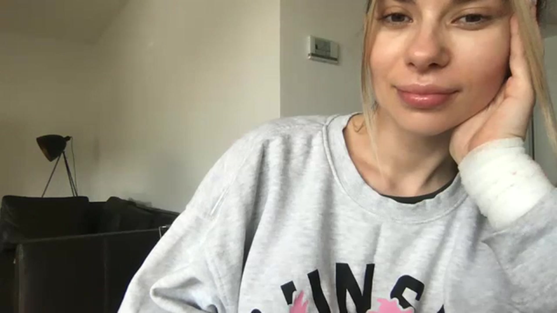 Gallery image thumbnail from neverinmylife's myfreecams stream on, 03/19/2024, 14:05 image 13 of 20