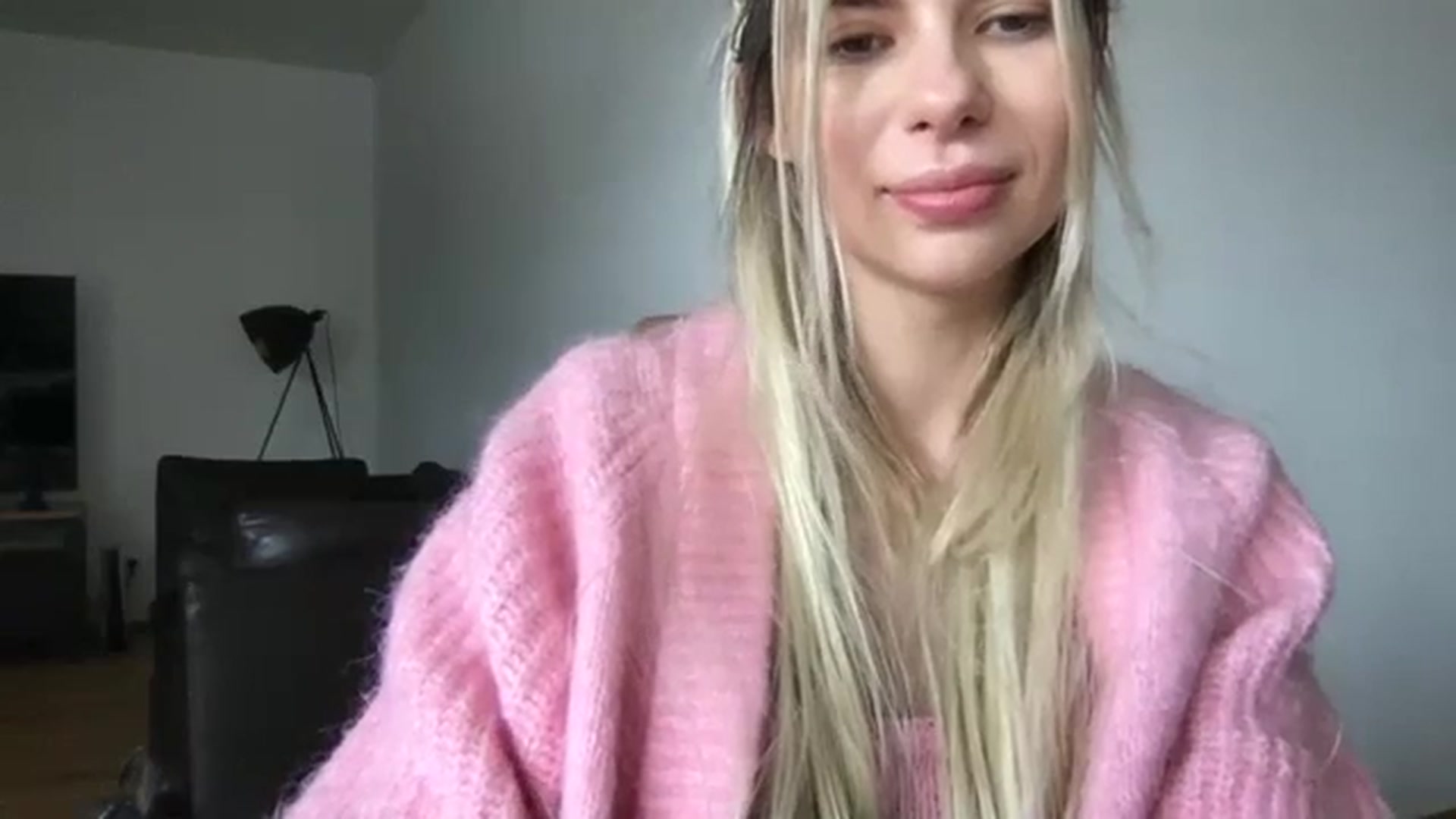 Gallery image thumbnail from neverinmylife's myfreecams stream on, 03/22/2024, 11:58 image 7 of 20