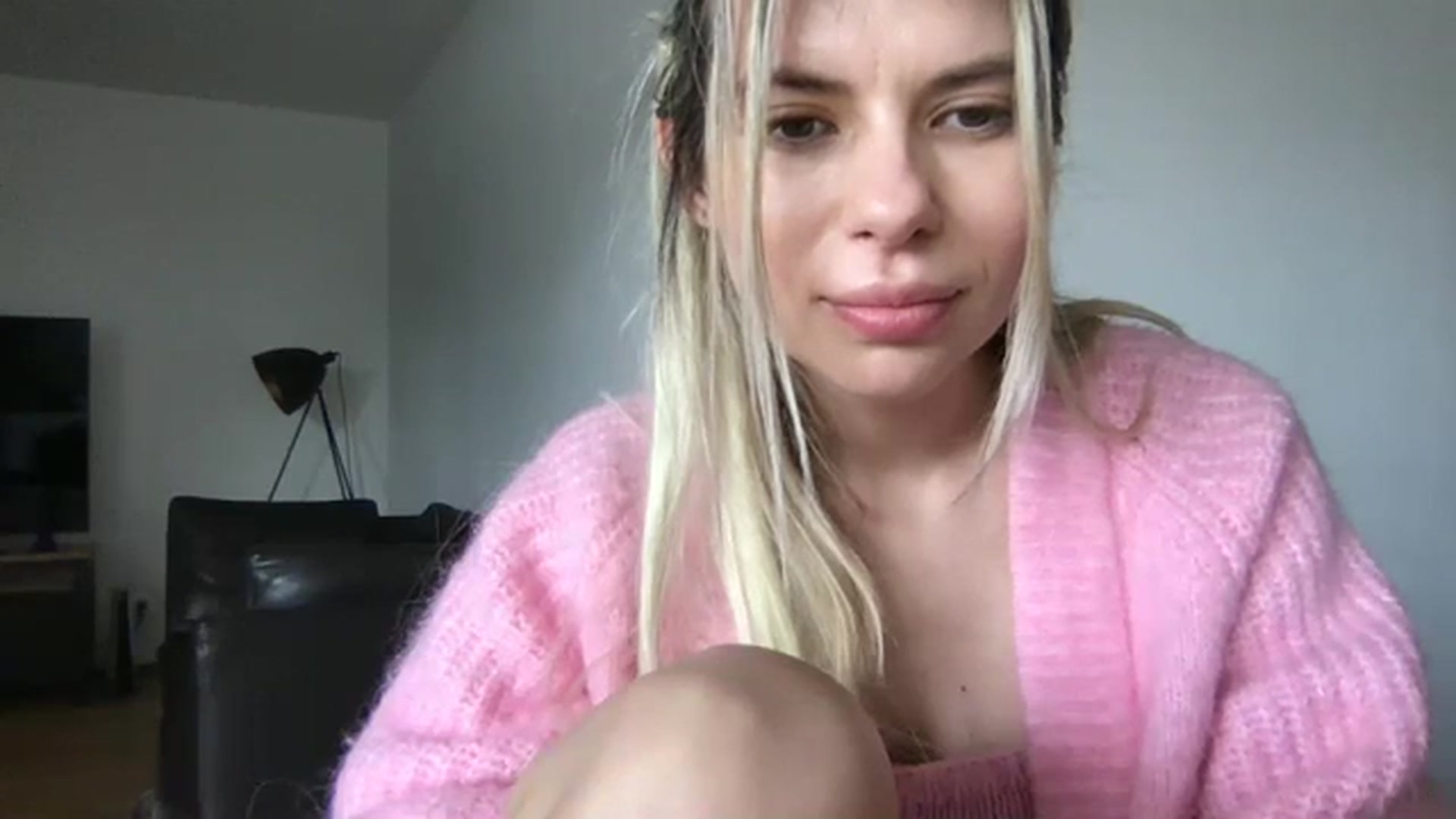 Gallery image thumbnail from neverinmylife's myfreecams stream on, 03/22/2024, 11:58 image 17 of 20