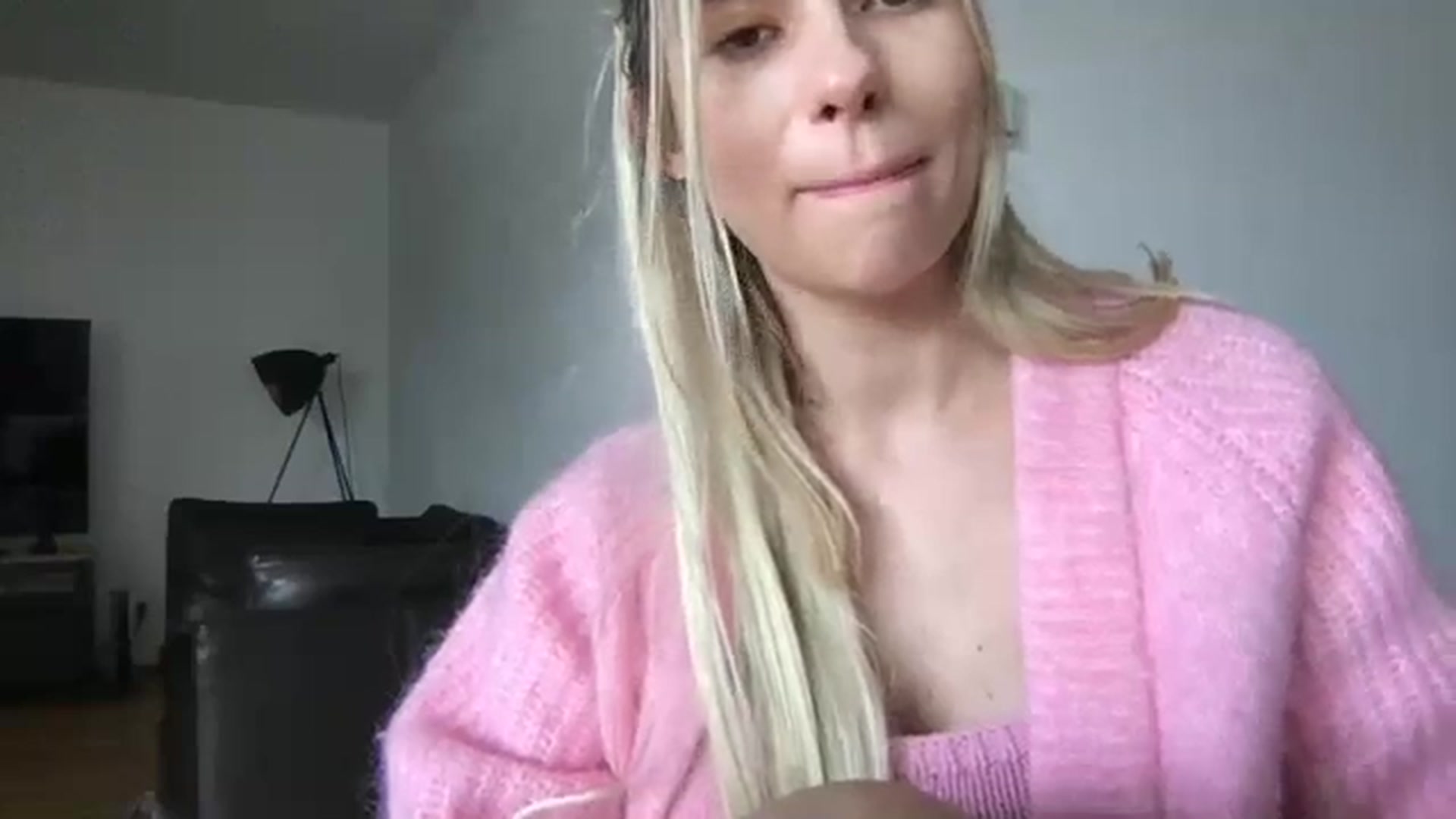 Gallery image thumbnail from neverinmylife's myfreecams stream on, 03/22/2024, 11:58 image 14 of 20