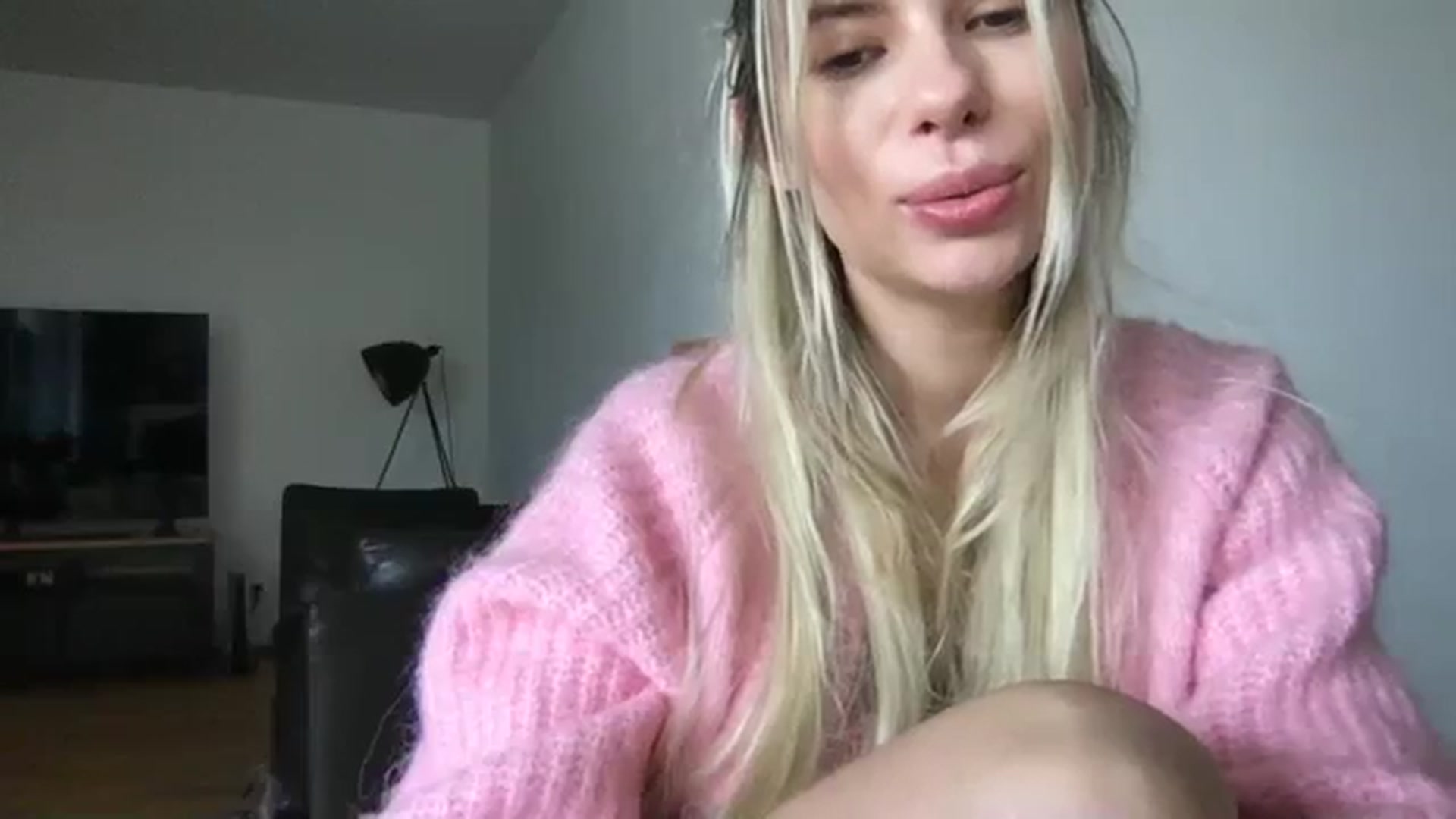 Gallery image thumbnail from neverinmylife's myfreecams stream on, 03/22/2024, 11:58 image 2 of 20