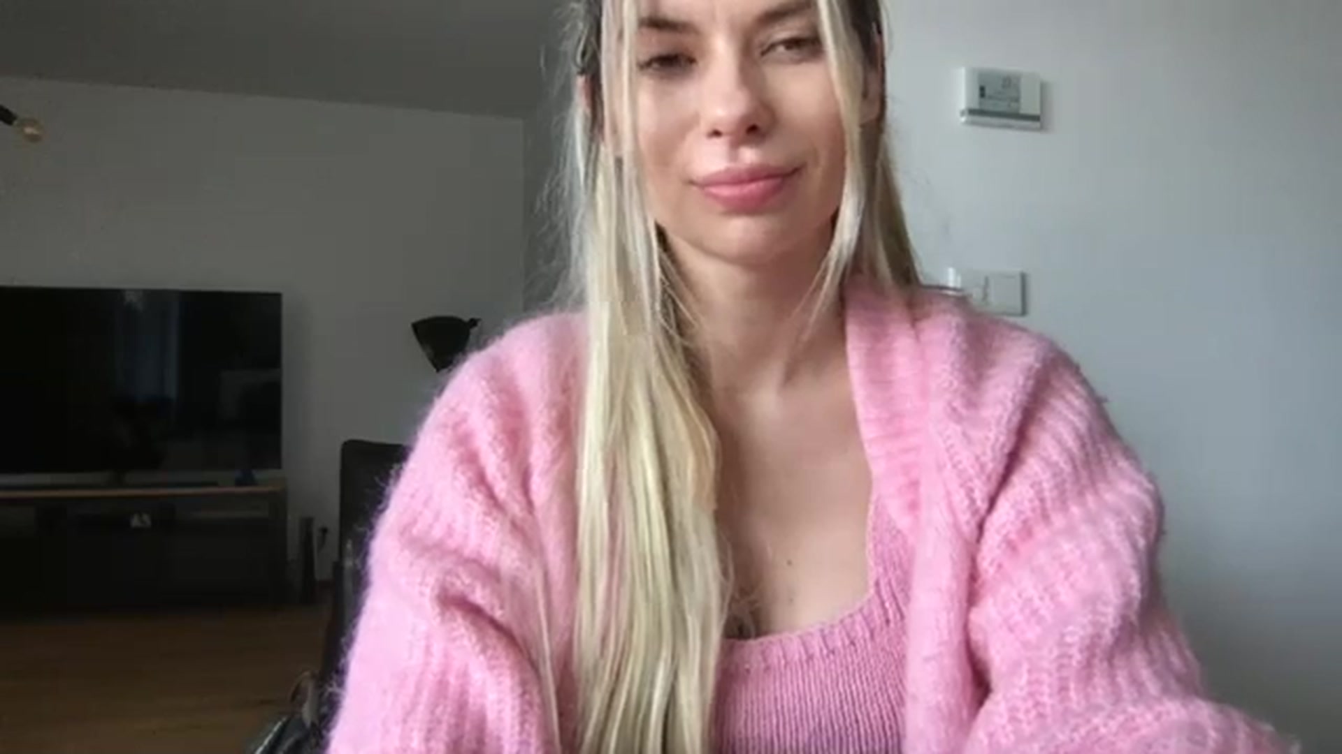 Gallery image thumbnail from neverinmylife's myfreecams stream on, 03/22/2024, 11:58 image 20 of 20