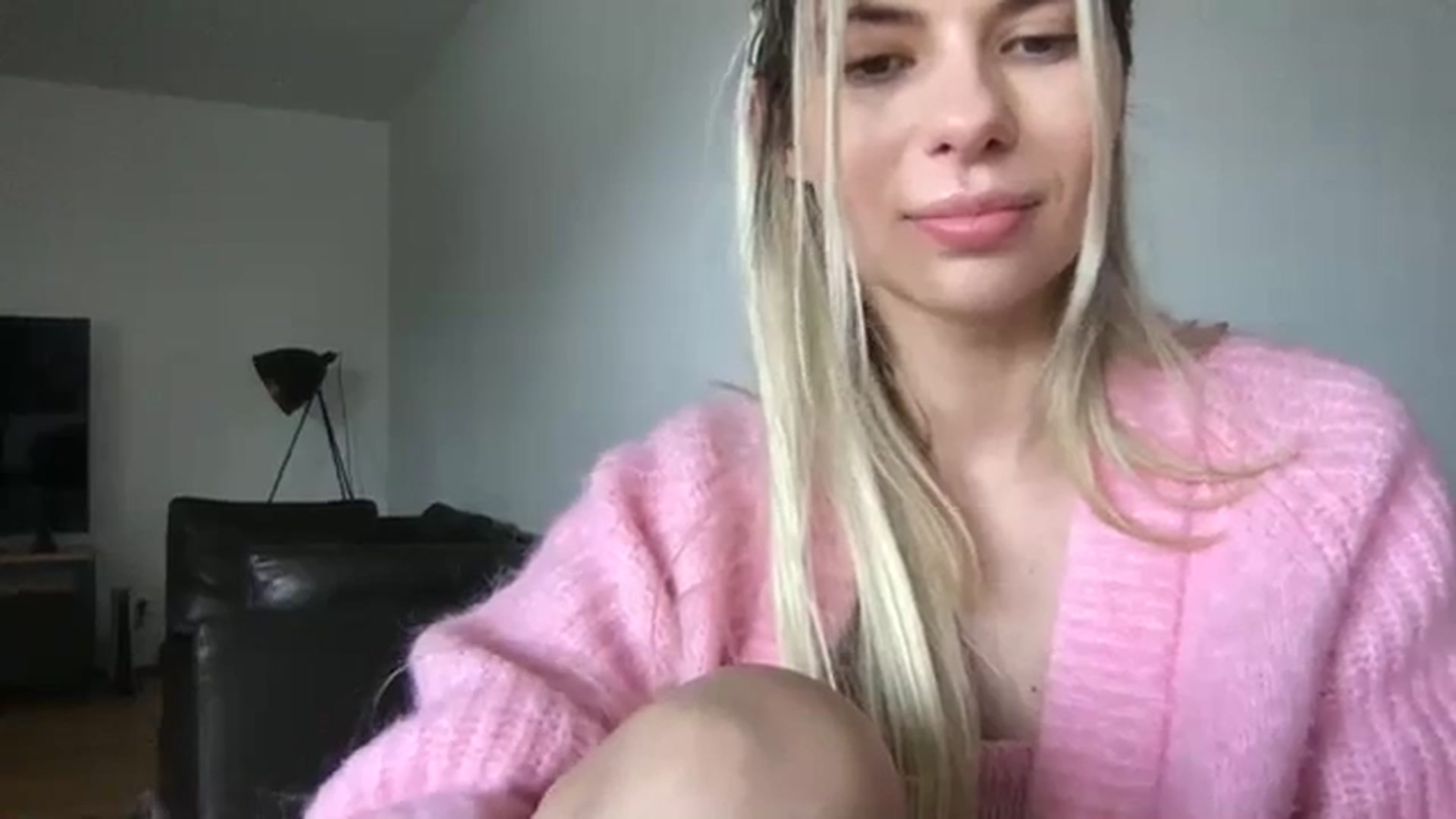 Gallery image thumbnail from neverinmylife's myfreecams stream on, 03/22/2024, 11:58 image 15 of 20