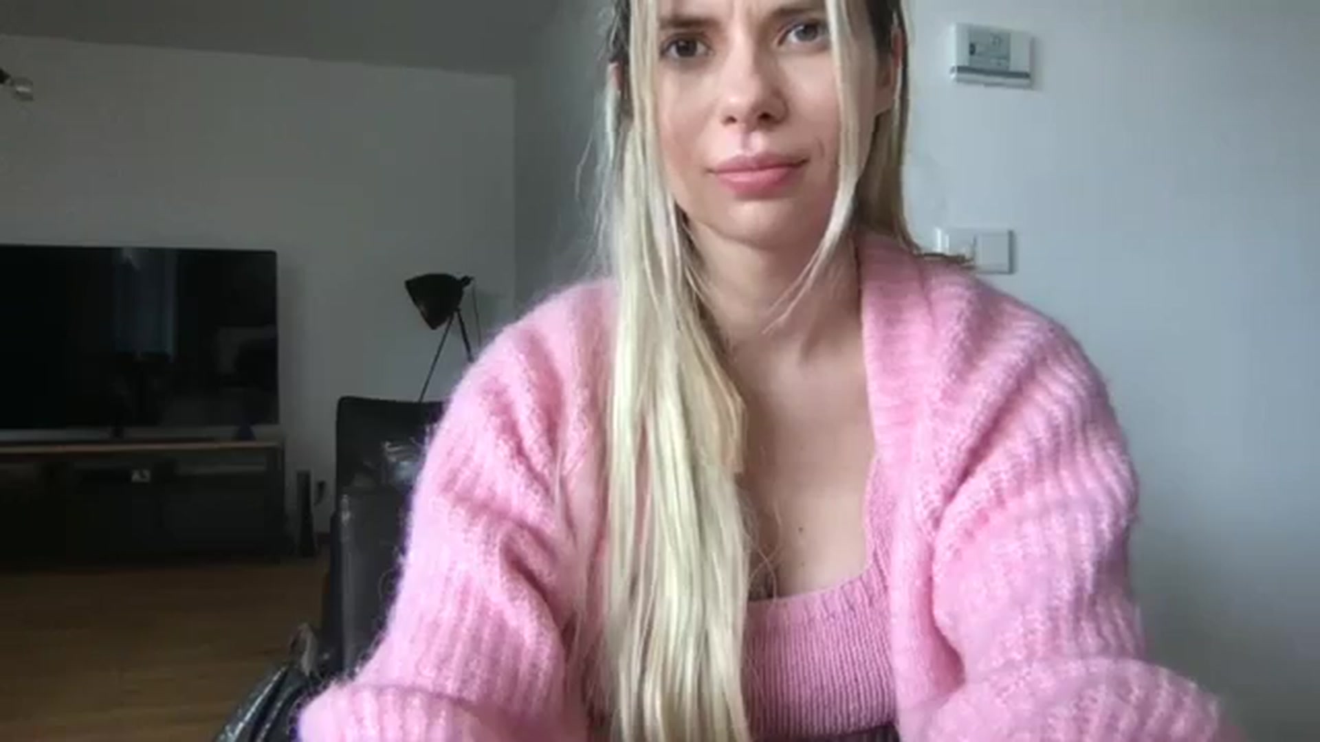 Gallery image thumbnail from neverinmylife's myfreecams stream on, 03/22/2024, 11:58 image 19 of 20