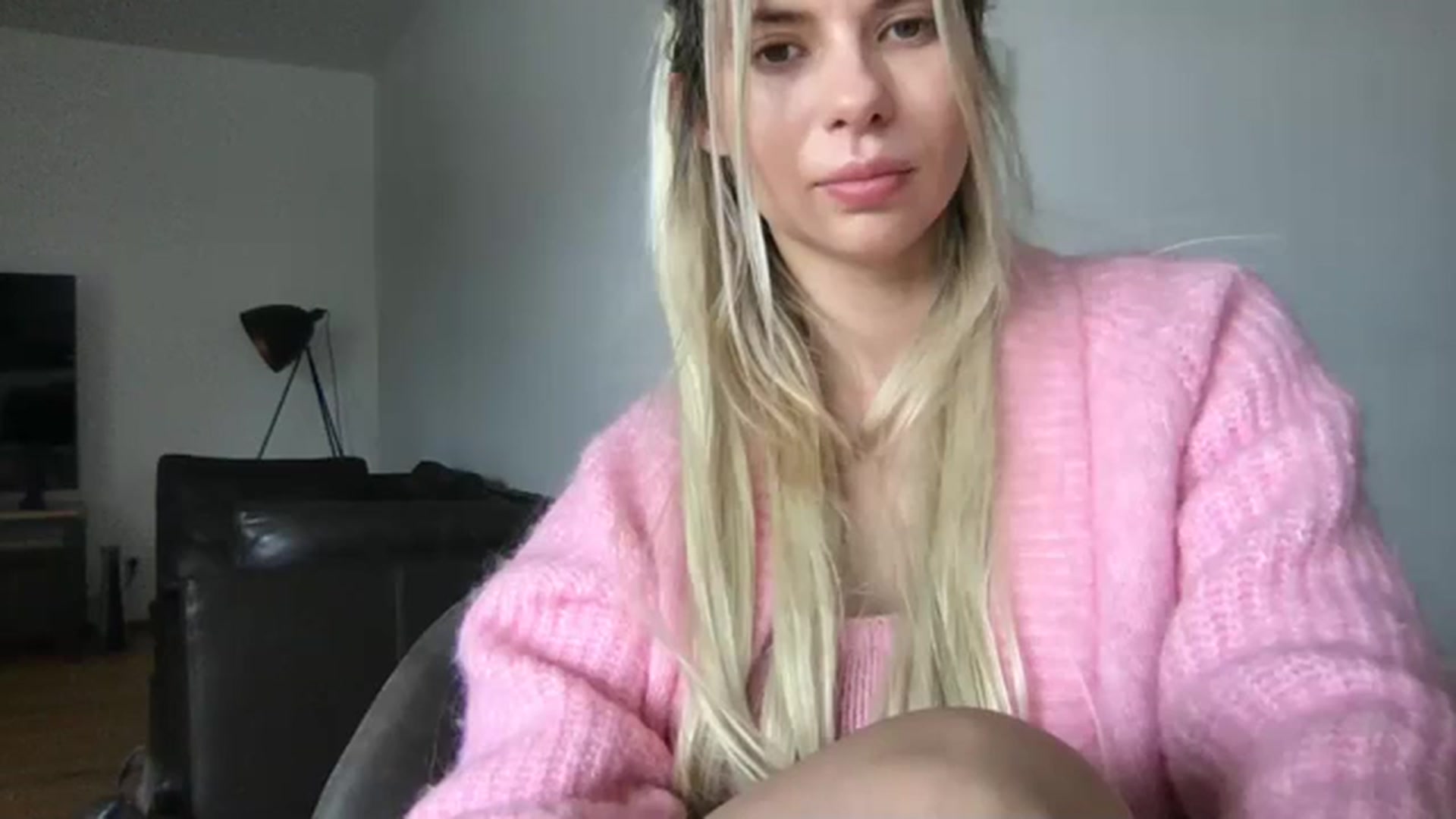 Gallery image thumbnail from neverinmylife's myfreecams stream on, 03/22/2024, 11:58 image 6 of 20