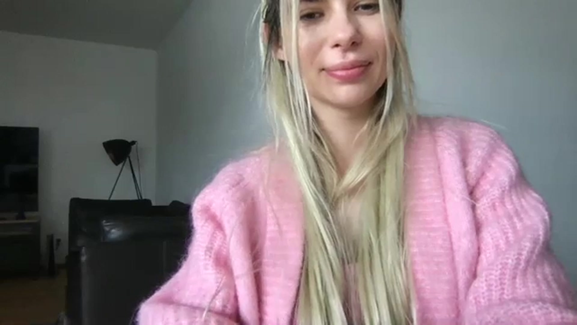 Gallery image thumbnail from neverinmylife's myfreecams stream on, 03/22/2024, 11:58 image 8 of 20