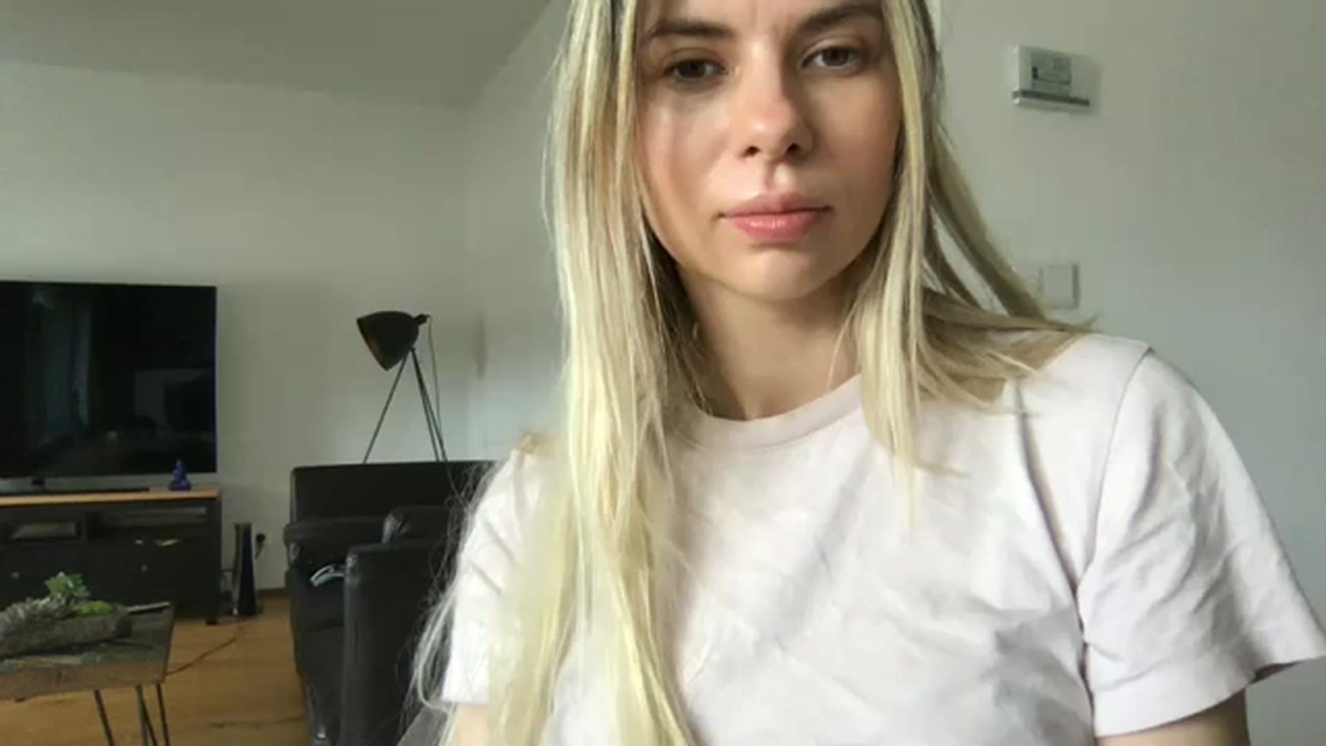 Gallery image thumbnail from neverinmylife's myfreecams stream on, 04/03/2024, 13:04 image 13 of 20