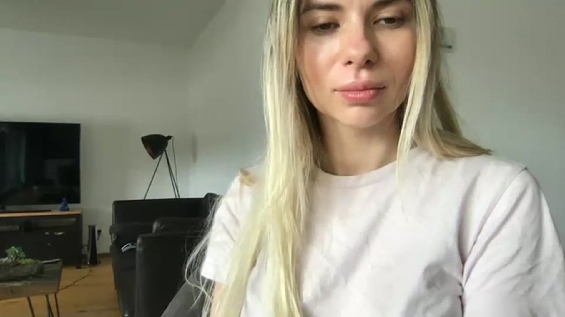 Gallery image thumbnail from neverinmylife's myfreecams stream on, 04/03/2024, 13:04 image 18 of 20