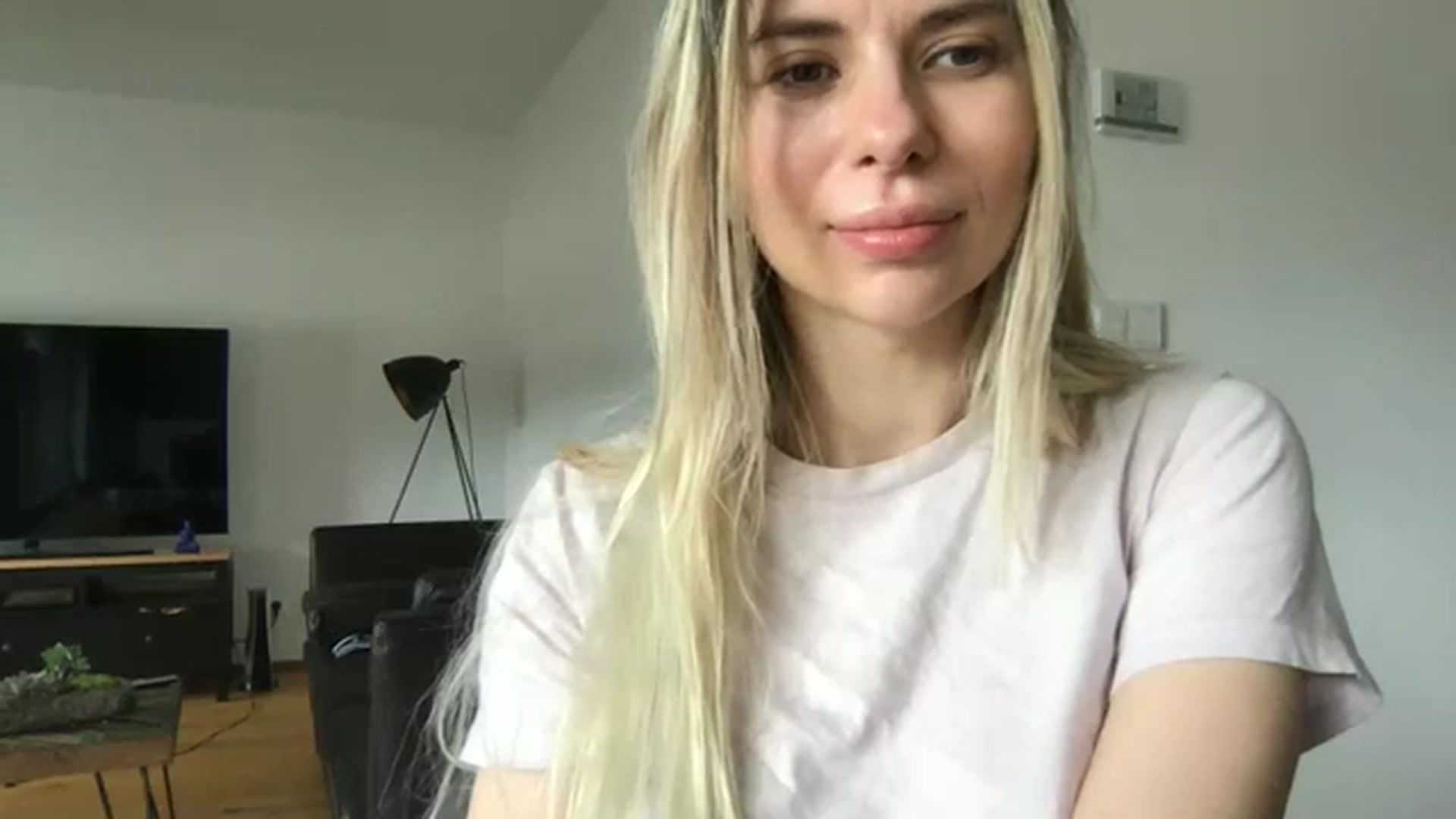 Gallery image thumbnail from neverinmylife's myfreecams stream on, 04/03/2024, 13:04 image 10 of 20