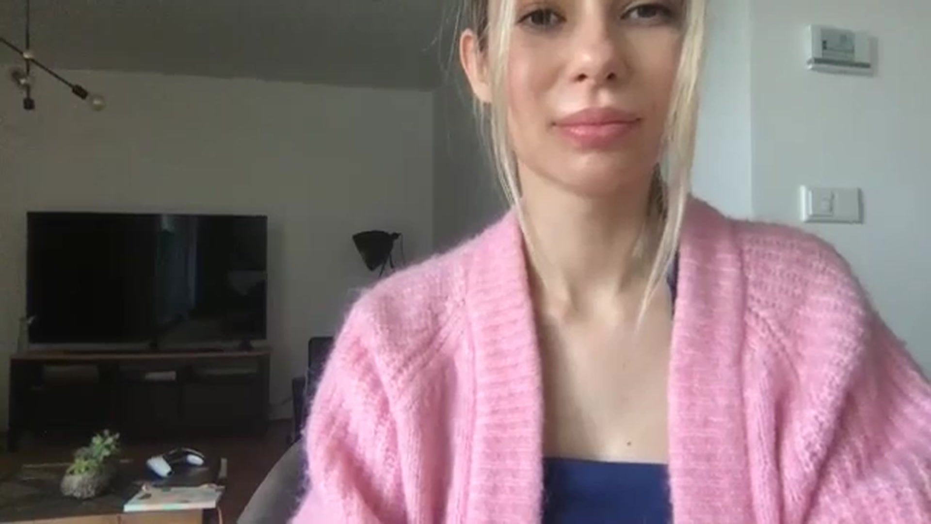 Gallery image thumbnail from neverinmylife's myfreecams stream on, 04/25/2024, 11:32 image 4 of 20