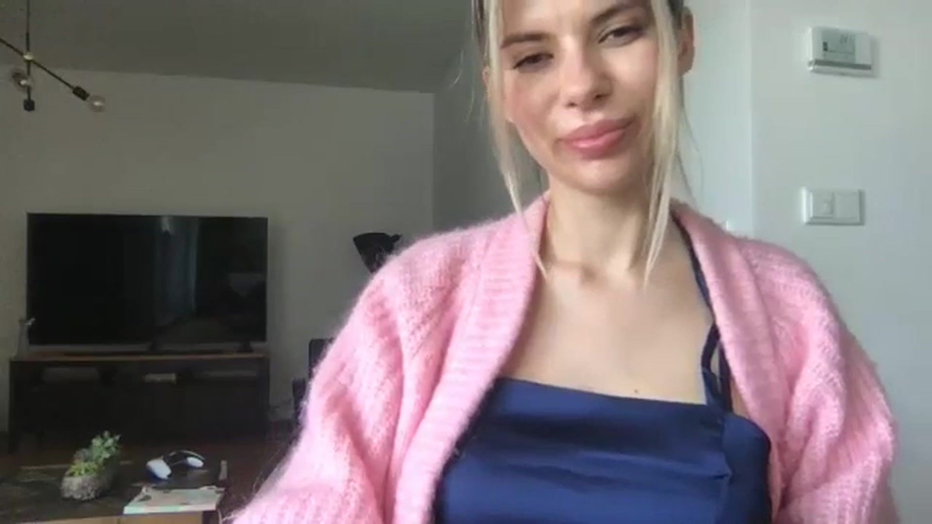 Gallery image thumbnail from neverinmylife's myfreecams stream on, 04/25/2024, 11:32 image 2 of 20