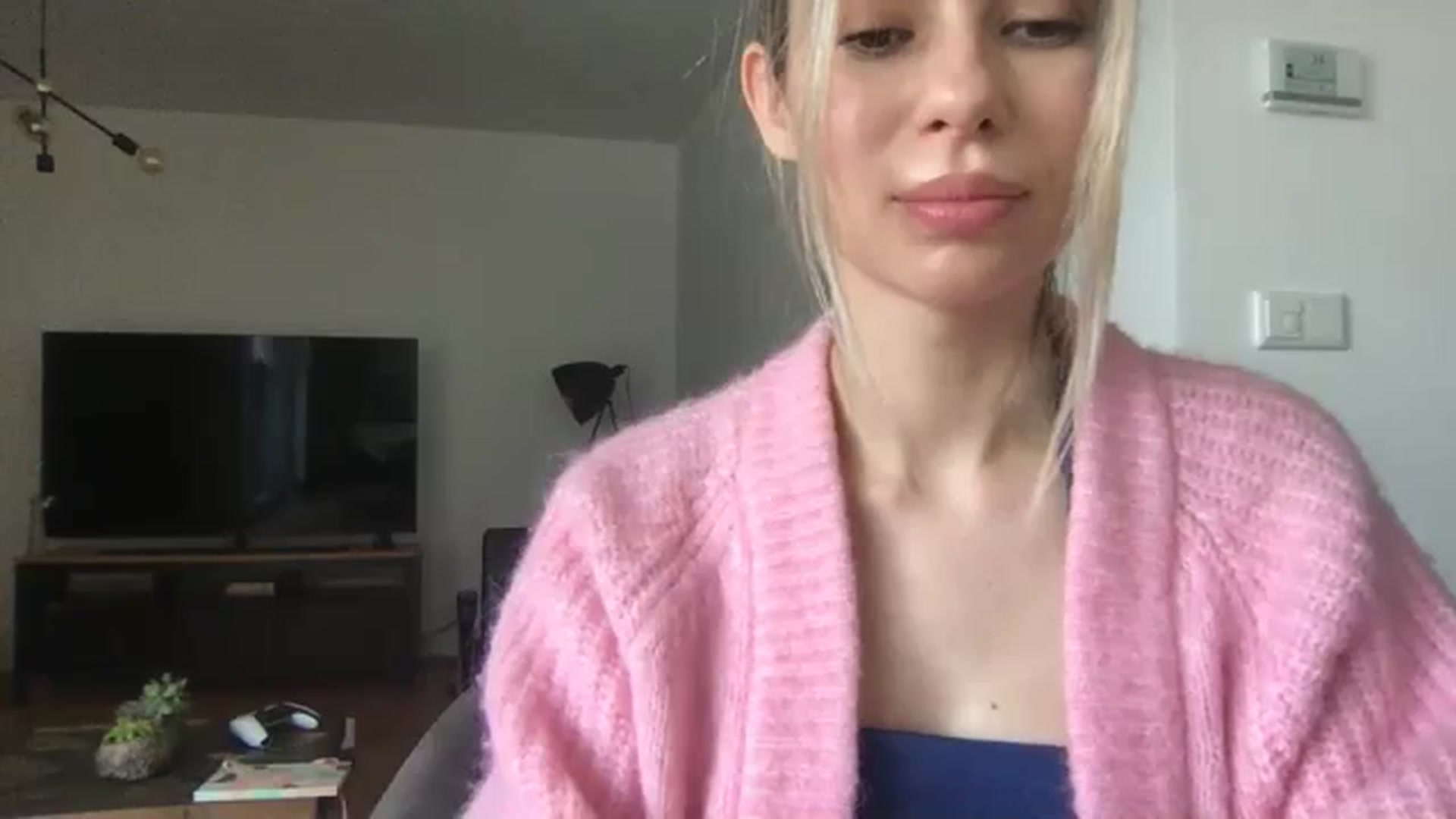 Gallery image thumbnail from neverinmylife's myfreecams stream on, 04/25/2024, 11:32 image 5 of 20