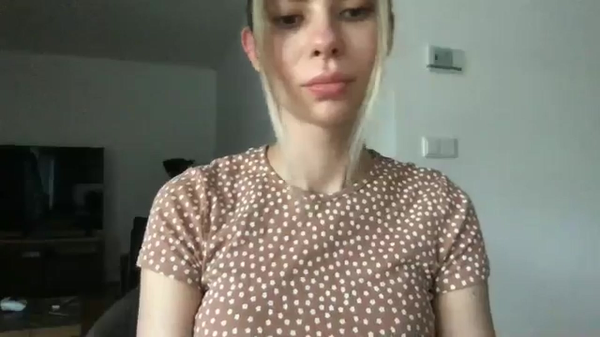 Gallery image thumbnail from neverinmylife's myfreecams stream on, 05/03/2024, 10:31 image 16 of 20