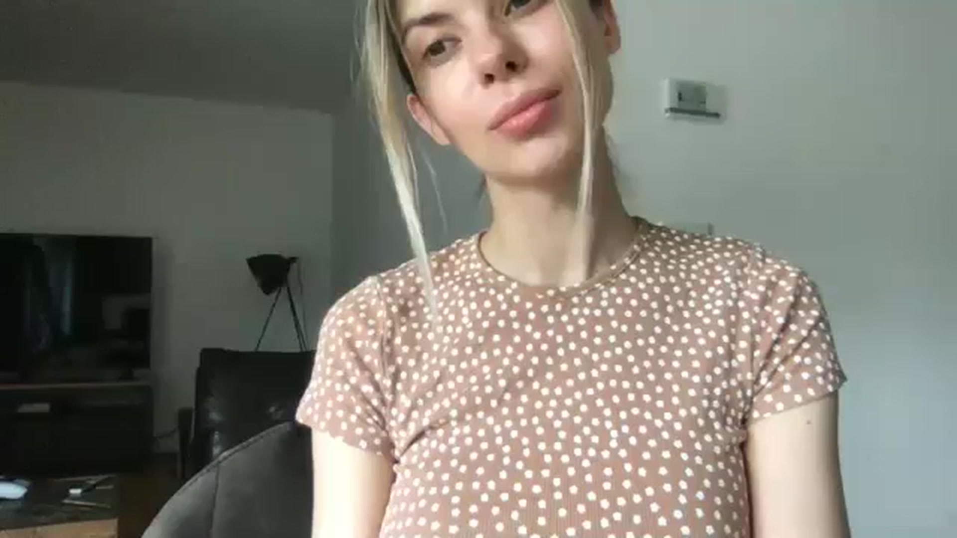 Gallery image thumbnail from neverinmylife's myfreecams stream on, 05/03/2024, 10:31 image 10 of 20