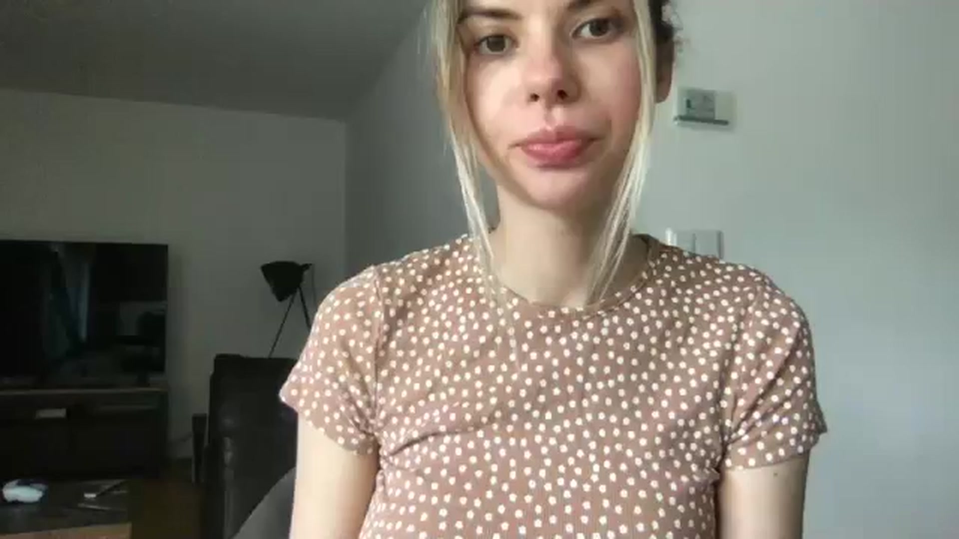Gallery image thumbnail from neverinmylife's myfreecams stream on, 05/03/2024, 10:31 image 1 of 20