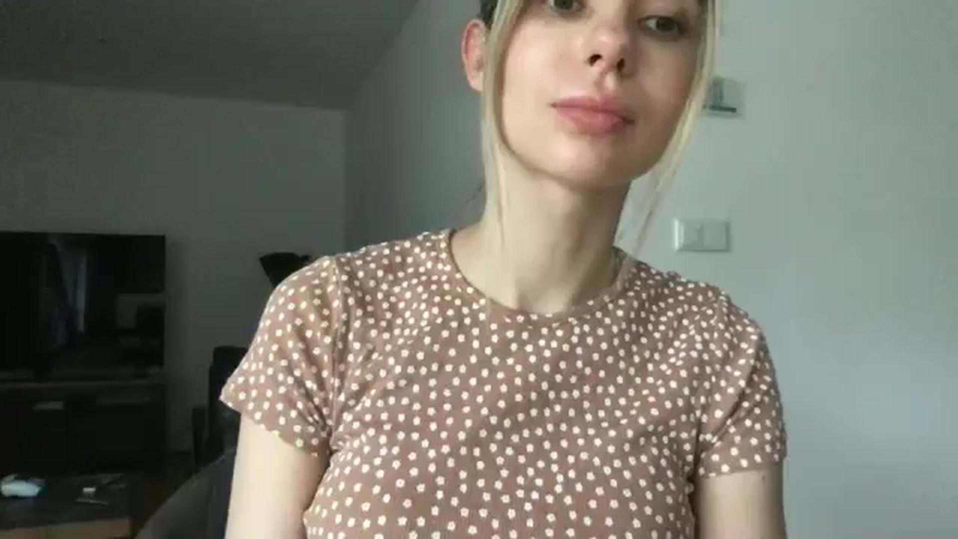 Gallery image thumbnail from neverinmylife's myfreecams stream on, 05/03/2024, 10:31 image 15 of 20