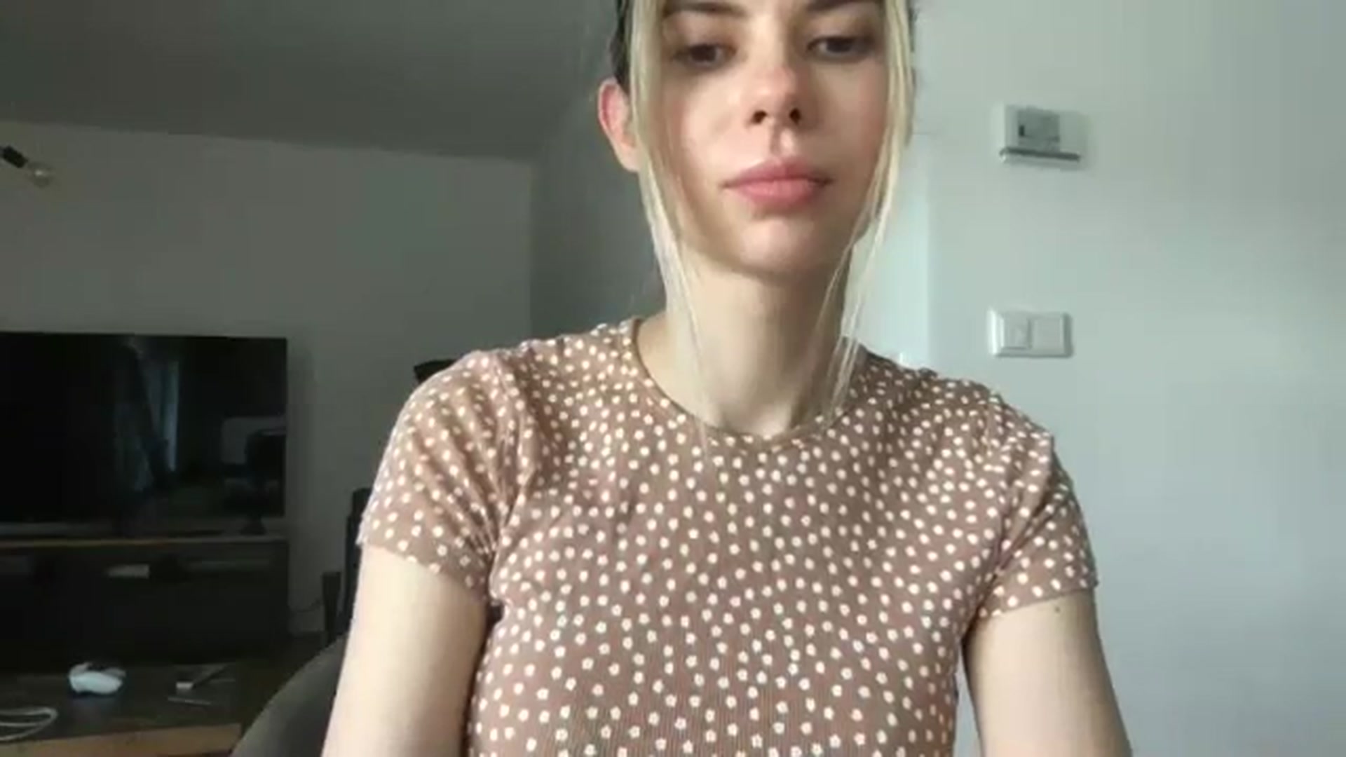 Gallery image thumbnail from neverinmylife's myfreecams stream on, 05/03/2024, 11:18 image 3 of 20