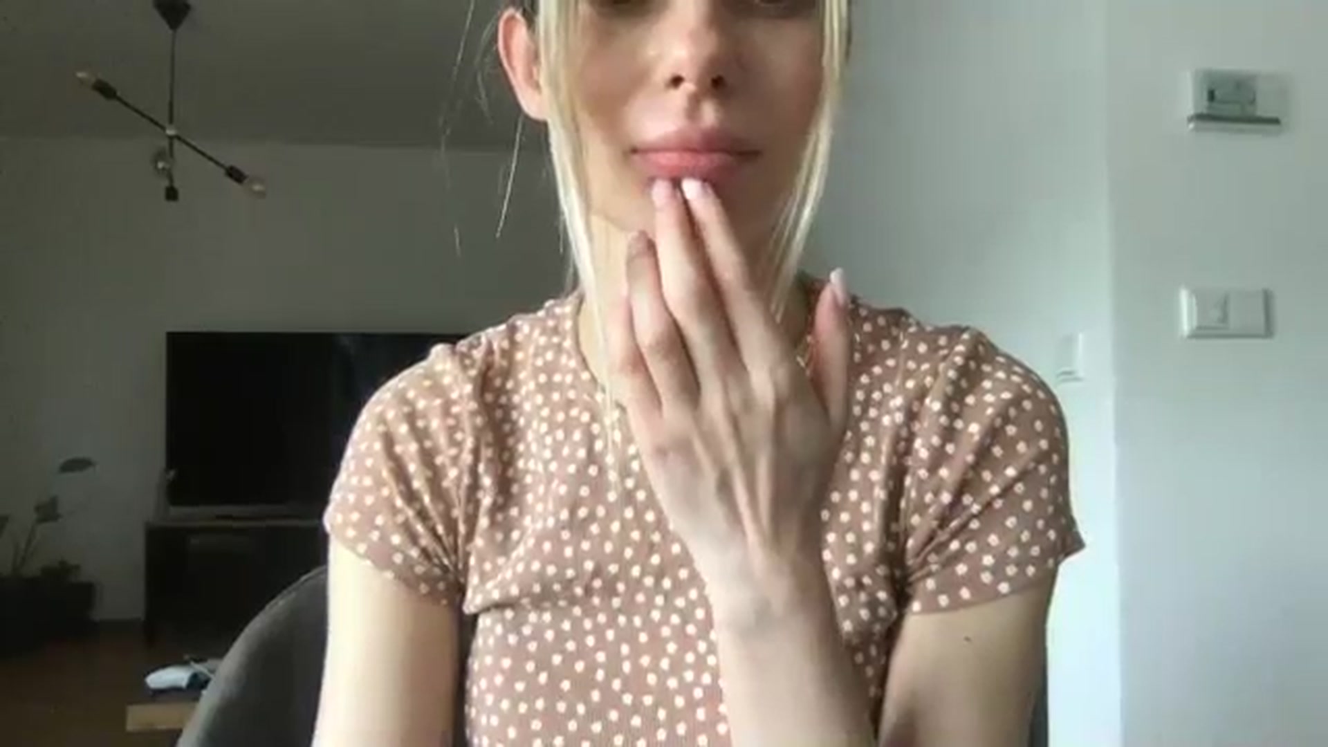 Gallery image thumbnail from neverinmylife's myfreecams stream on, 05/03/2024, 11:18 image 20 of 20