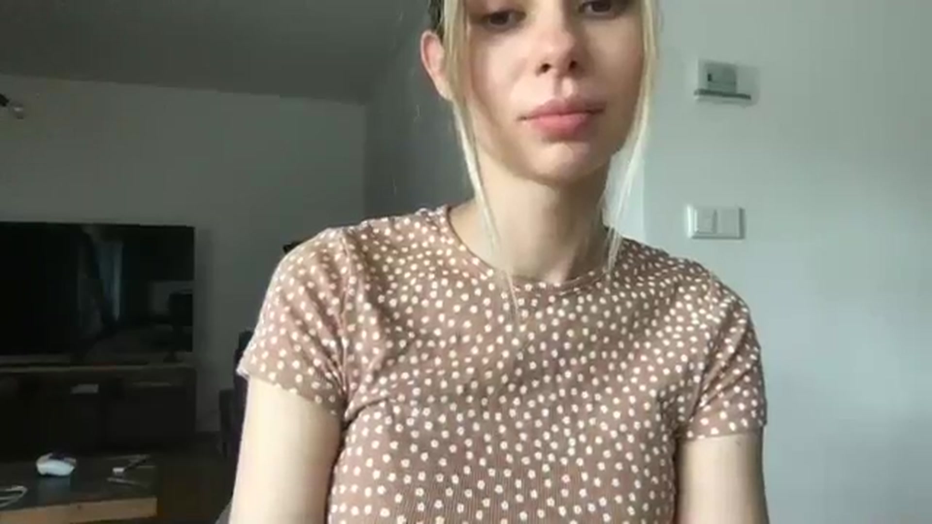 Gallery image thumbnail from neverinmylife's myfreecams stream on, 05/03/2024, 11:18 image 12 of 20