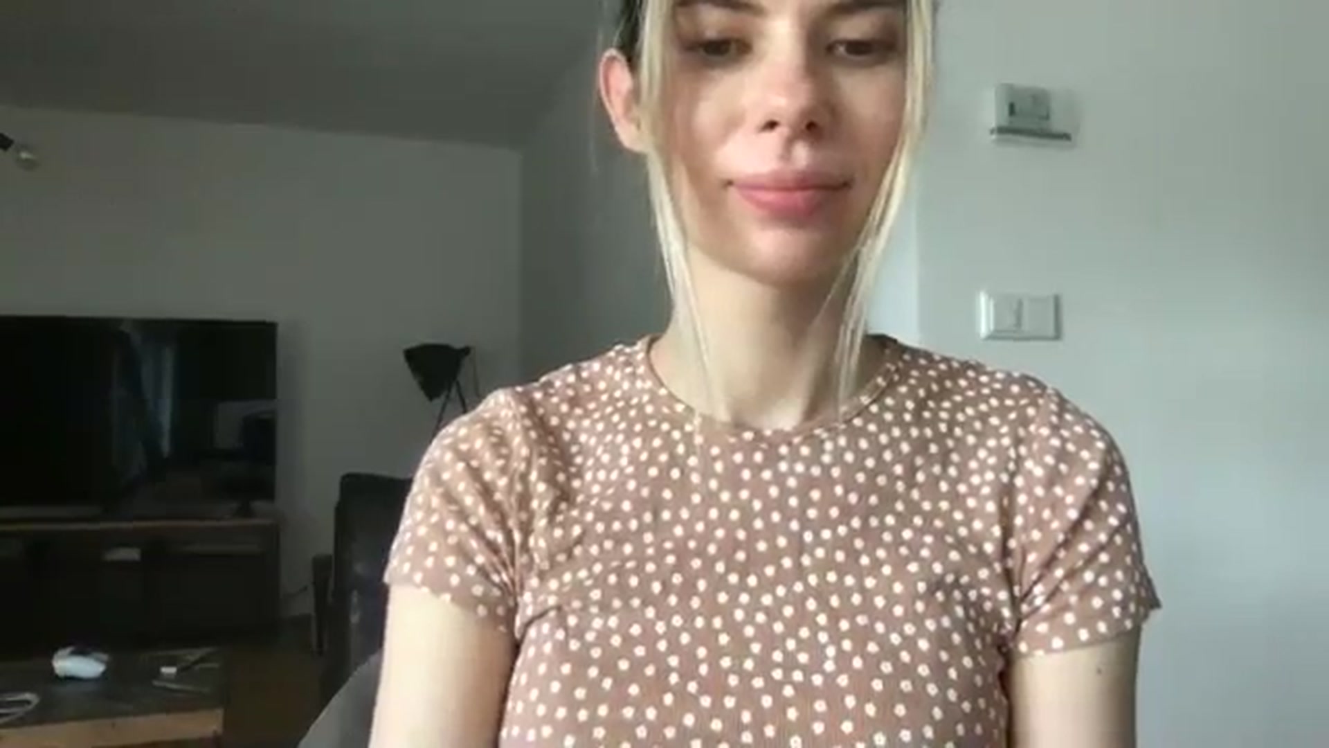 Gallery image thumbnail from neverinmylife's myfreecams stream on, 05/03/2024, 11:18 image 10 of 20