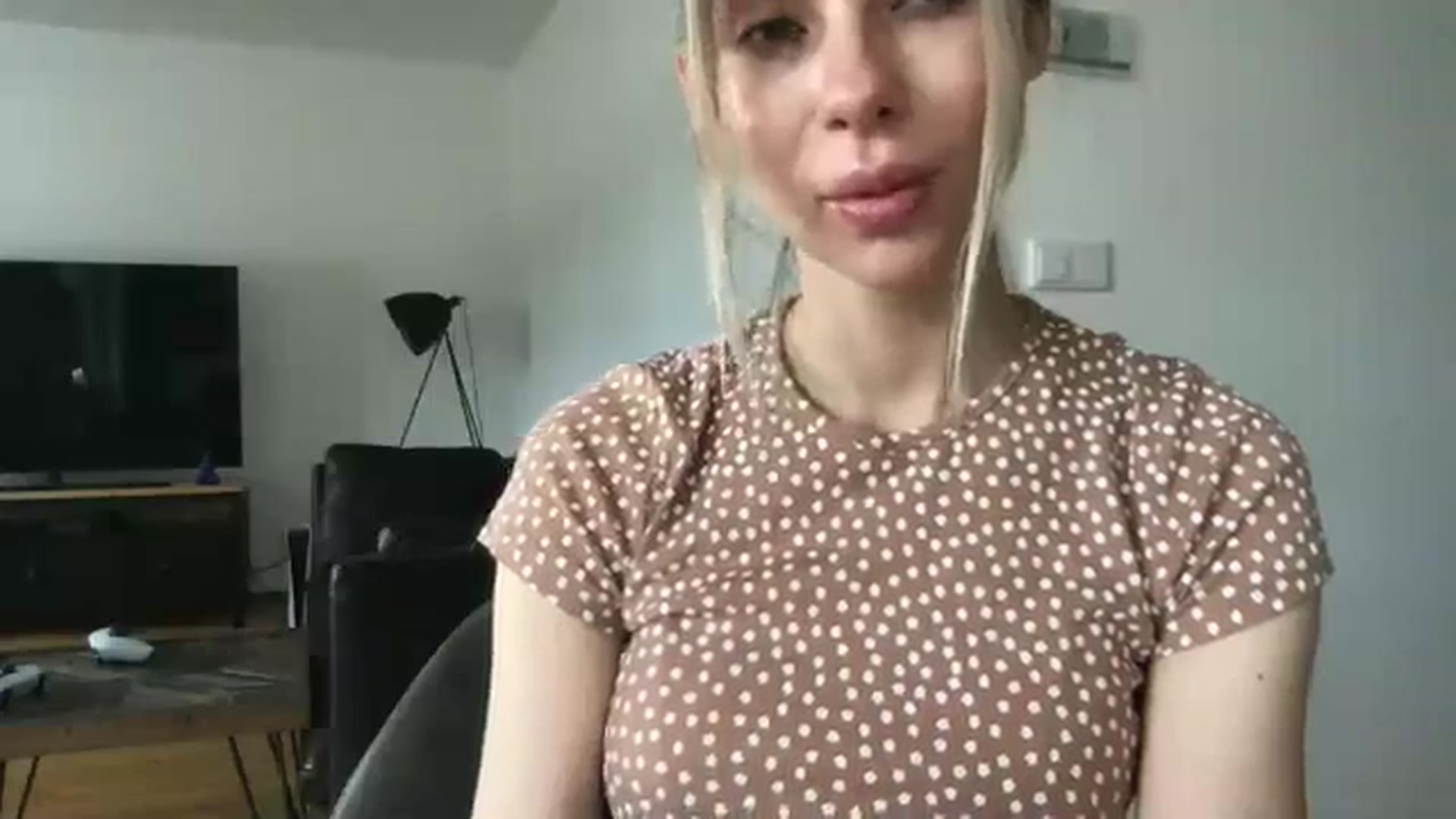 Gallery image thumbnail from neverinmylife's myfreecams stream on, 05/05/2024, 14:28 image 13 of 20