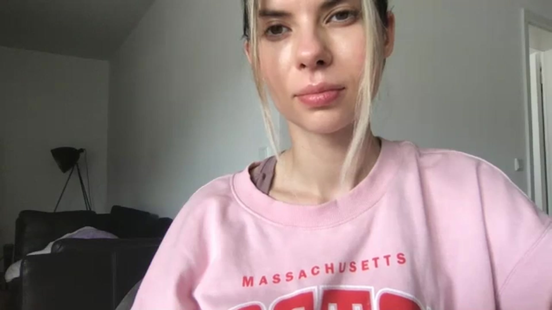 Gallery image thumbnail from neverinmylife's myfreecams stream on, 05/06/2024, 12:43 image 9 of 20