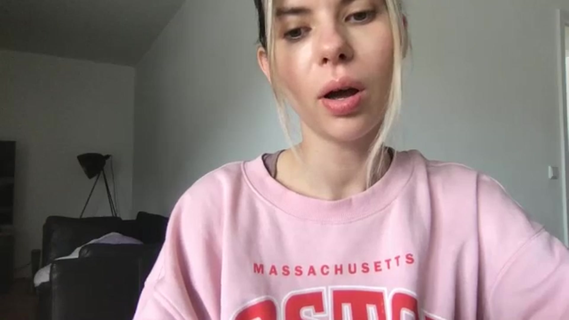 Gallery image thumbnail from neverinmylife's myfreecams stream on, 05/06/2024, 12:43 image 2 of 20