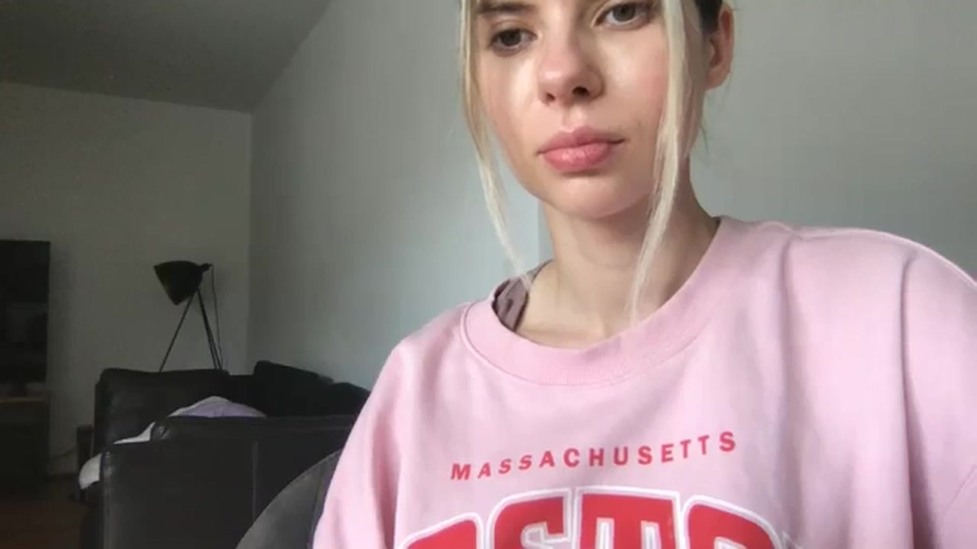 Gallery image thumbnail from neverinmylife's myfreecams stream on, 05/06/2024, 12:43 image 5 of 20