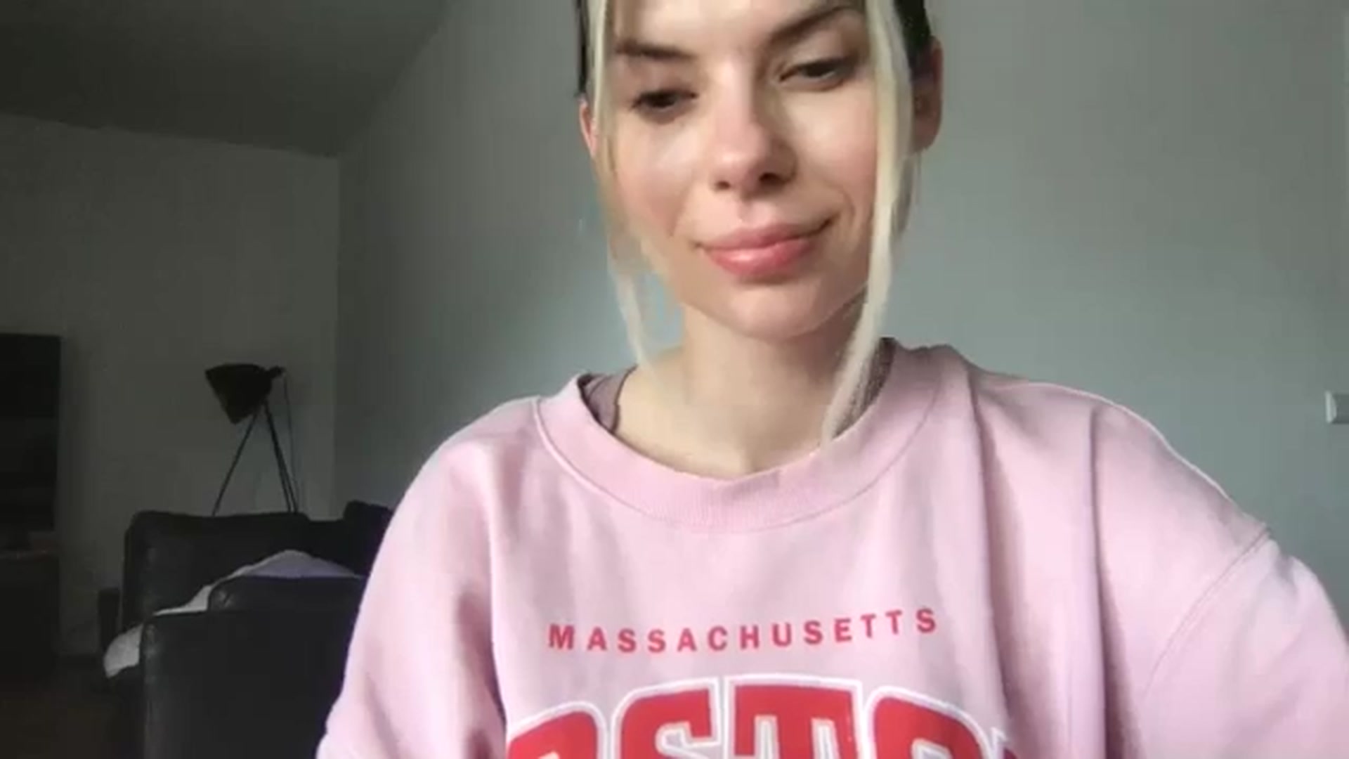 Gallery image thumbnail from neverinmylife's myfreecams stream on, 05/06/2024, 12:43 image 4 of 20
