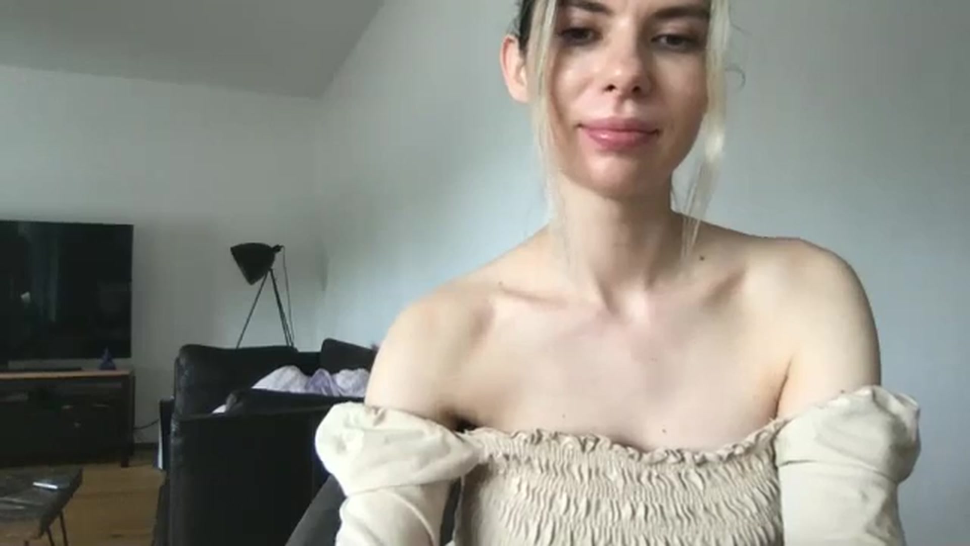 Gallery image thumbnail from neverinmylife's myfreecams stream on, 05/07/2024, 08:39 image 17 of 20
