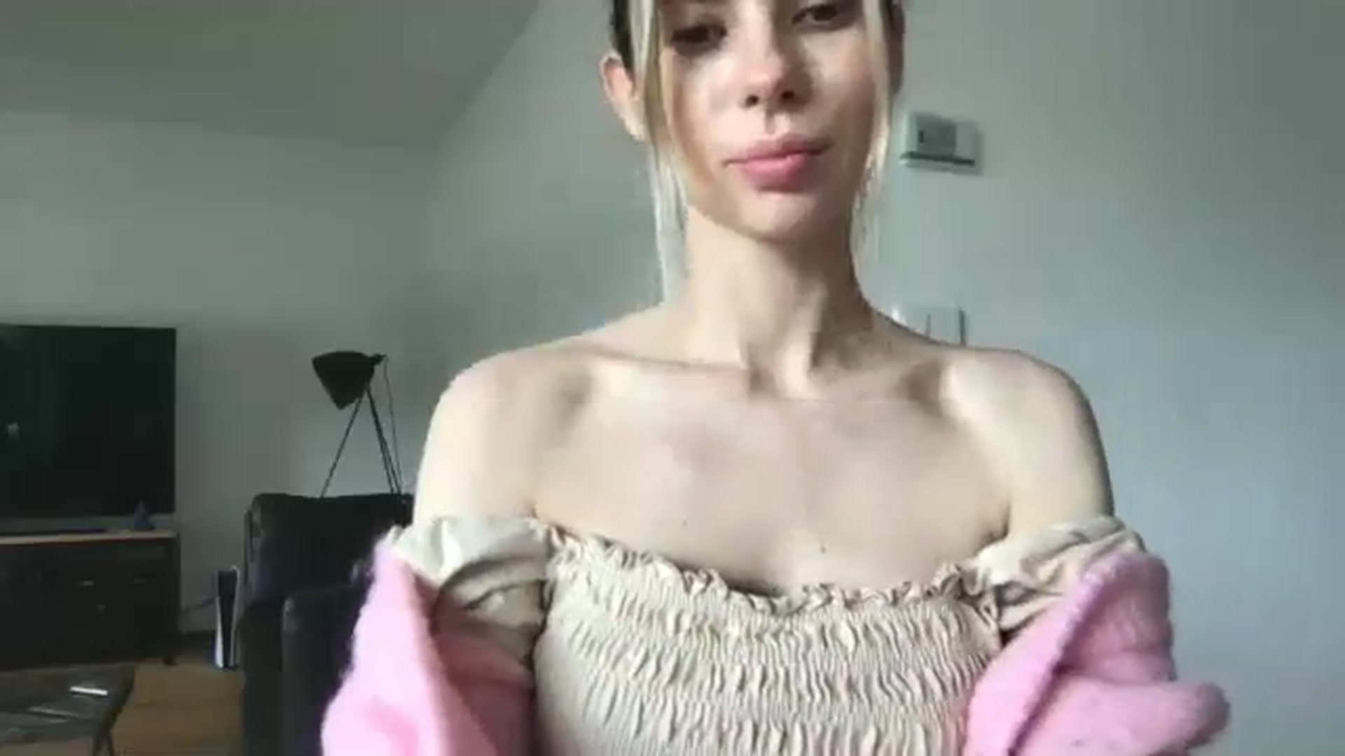 Gallery image thumbnail from neverinmylife's myfreecams stream on, 05/07/2024, 11:34 image 7 of 20