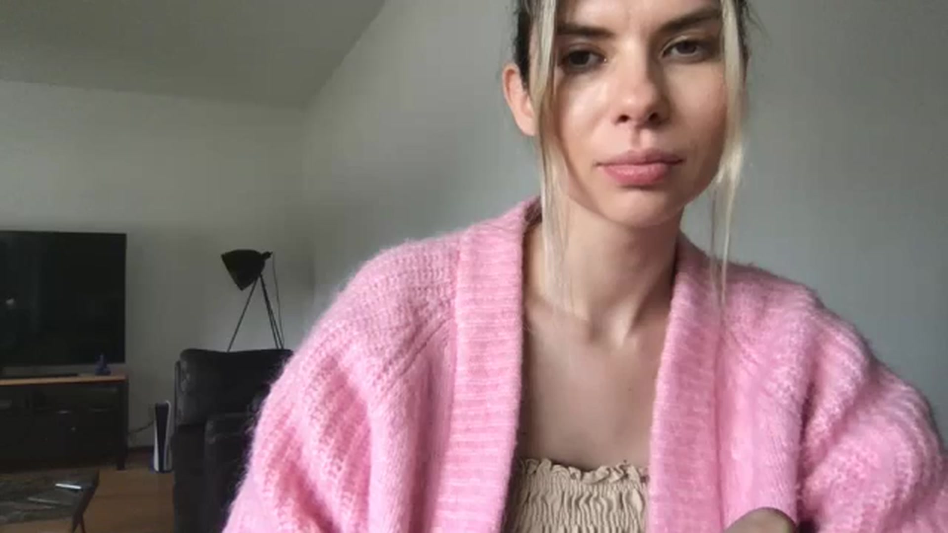 Gallery image thumbnail from neverinmylife's myfreecams stream on, 05/07/2024, 11:34 image 3 of 20