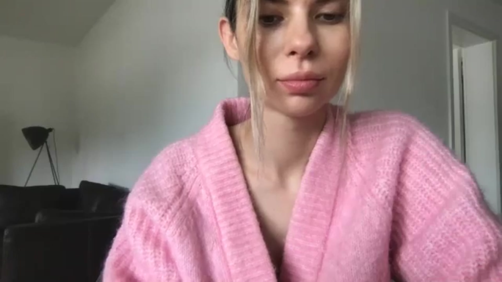 Gallery image thumbnail from neverinmylife's myfreecams stream on, 05/07/2024, 11:34 image 14 of 20