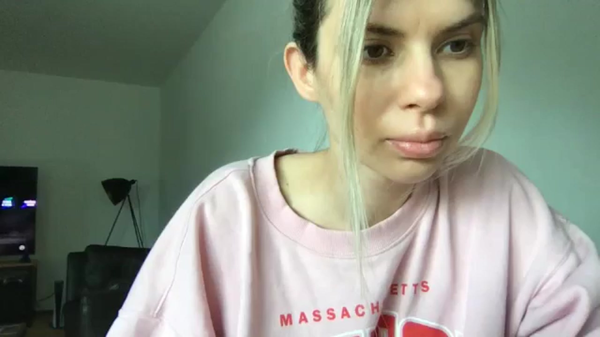 Gallery image thumbnail from neverinmylife's myfreecams stream on, 05/14/2024, 12:31 image 1 of 20