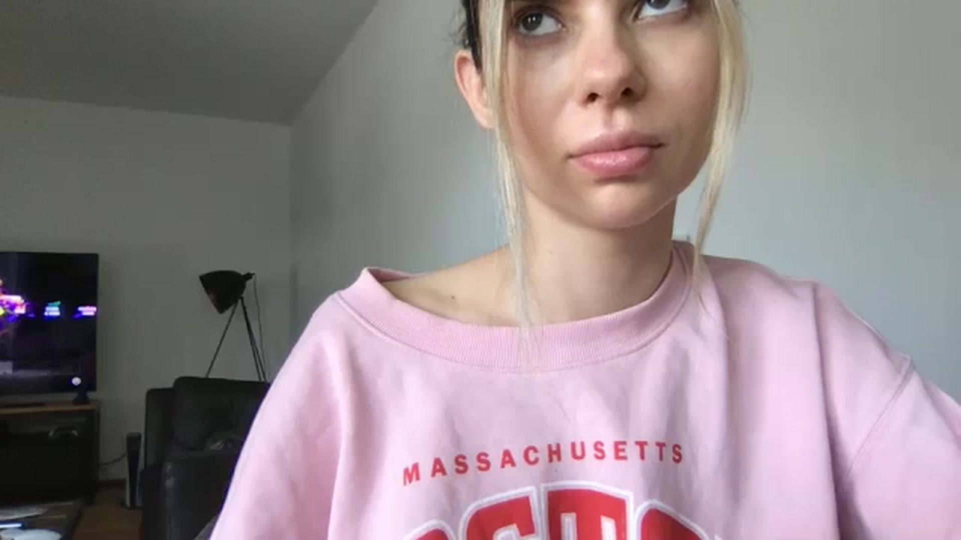 Gallery image thumbnail from neverinmylife's myfreecams stream on, 05/14/2024, 12:31 image 7 of 20