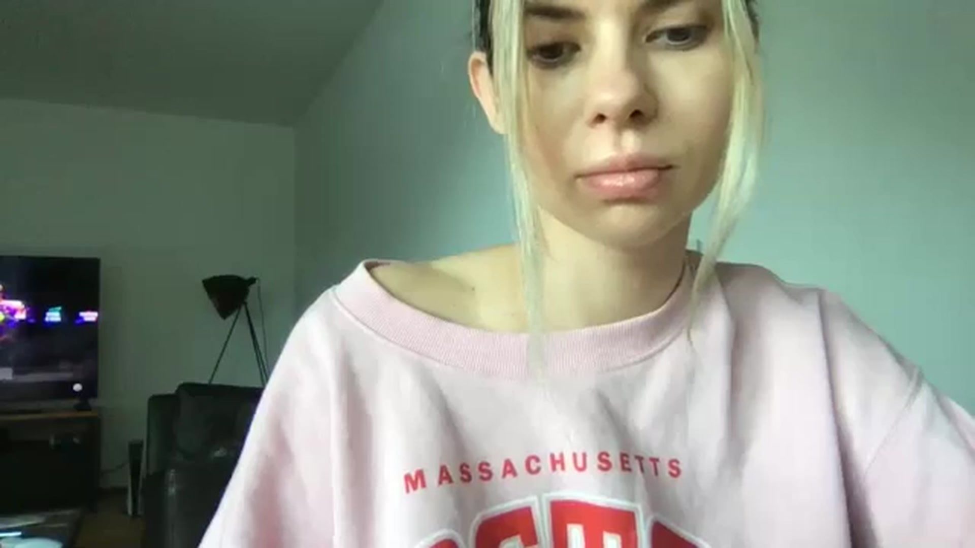 Gallery image thumbnail from neverinmylife's myfreecams stream on, 05/14/2024, 12:31 image 6 of 20