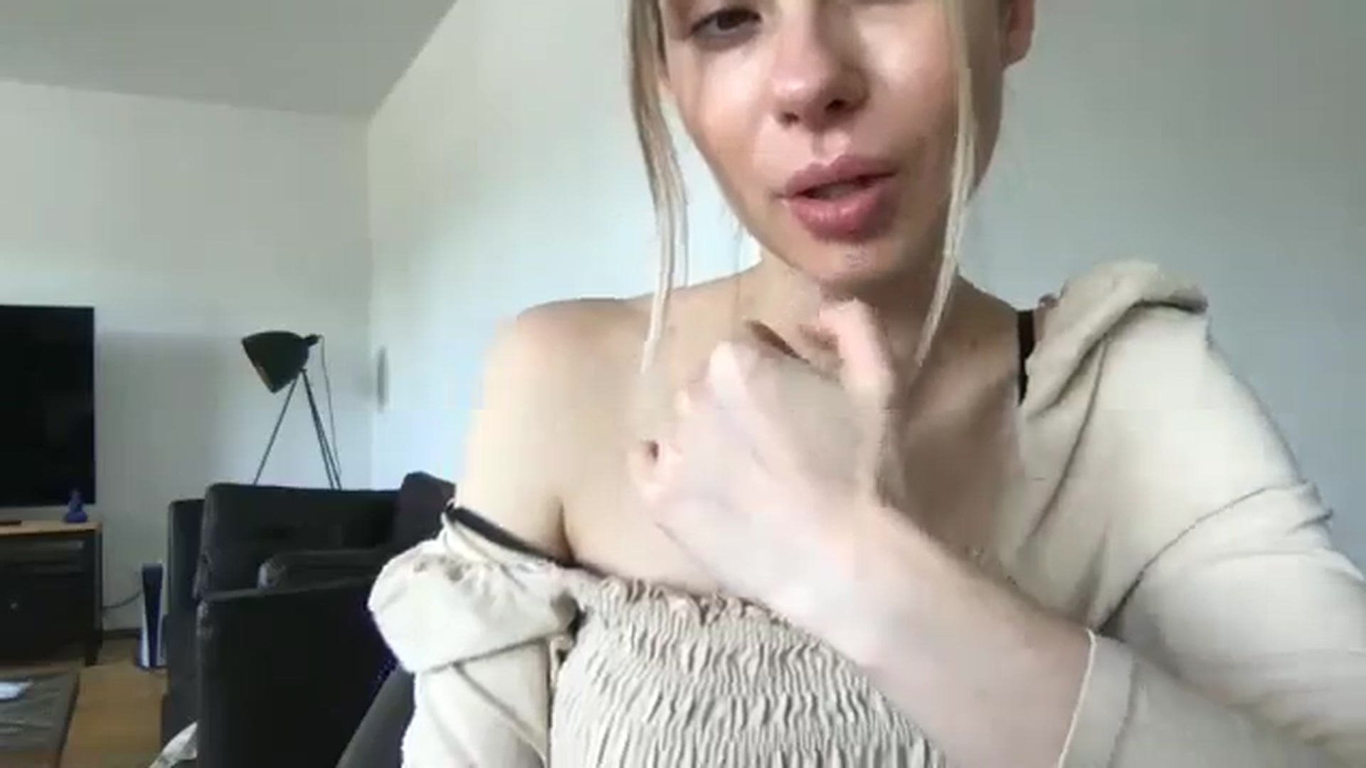 Gallery image thumbnail from neverinmylife's myfreecams stream on, 05/15/2024, 12:18 image 7 of 20