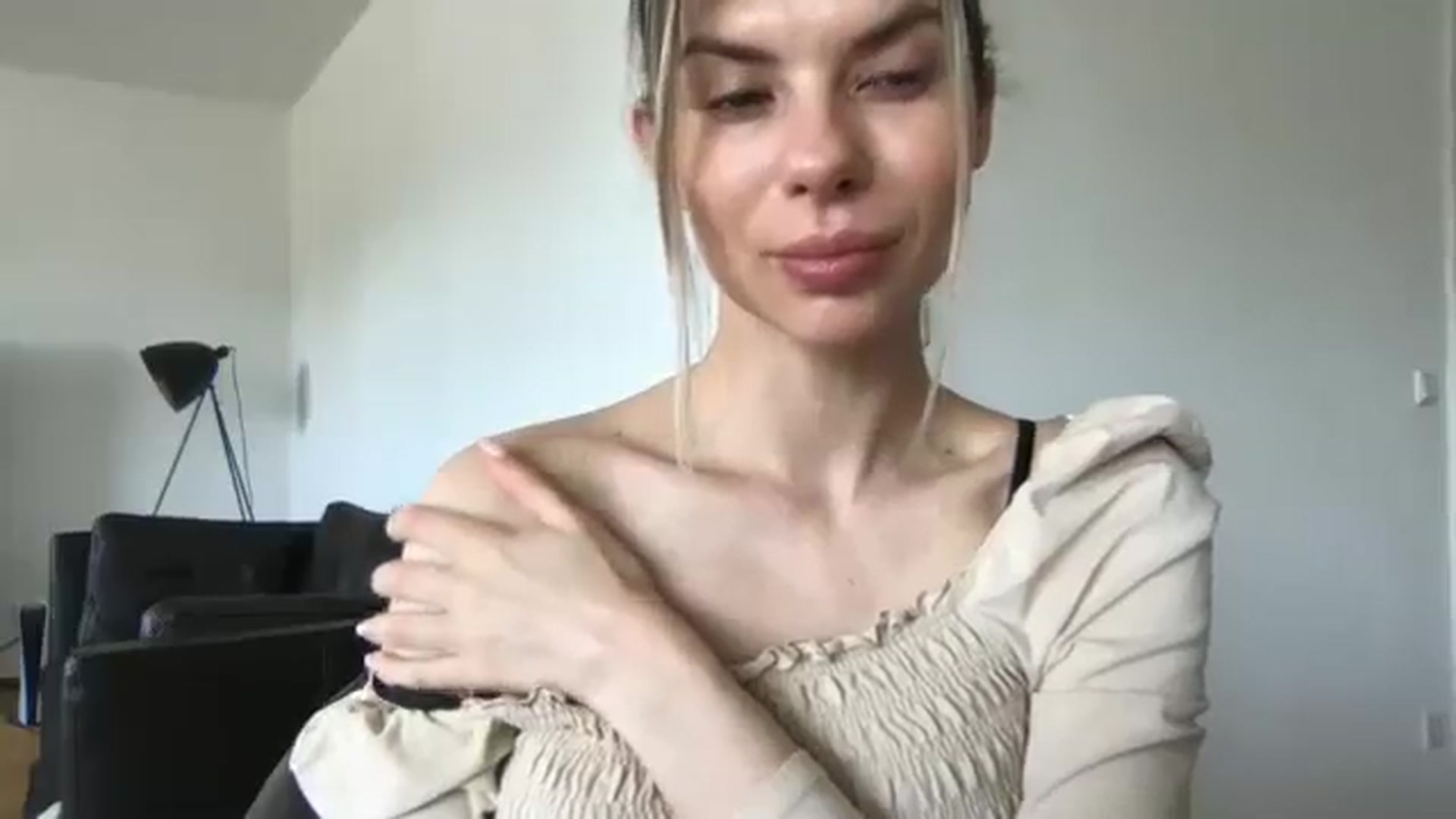 Gallery image thumbnail from neverinmylife's myfreecams stream on, 05/15/2024, 12:18 image 5 of 20