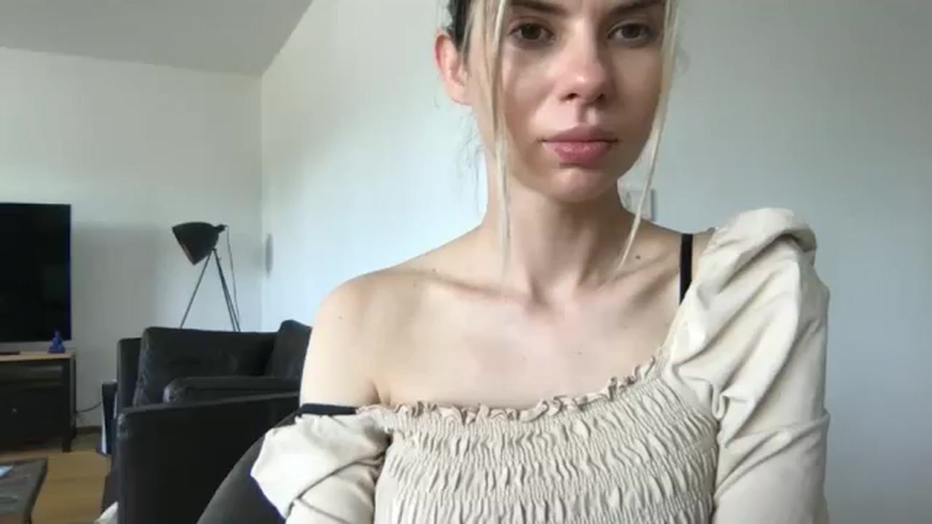 Gallery image thumbnail from neverinmylife's myfreecams stream on, 05/15/2024, 12:18 image 12 of 20