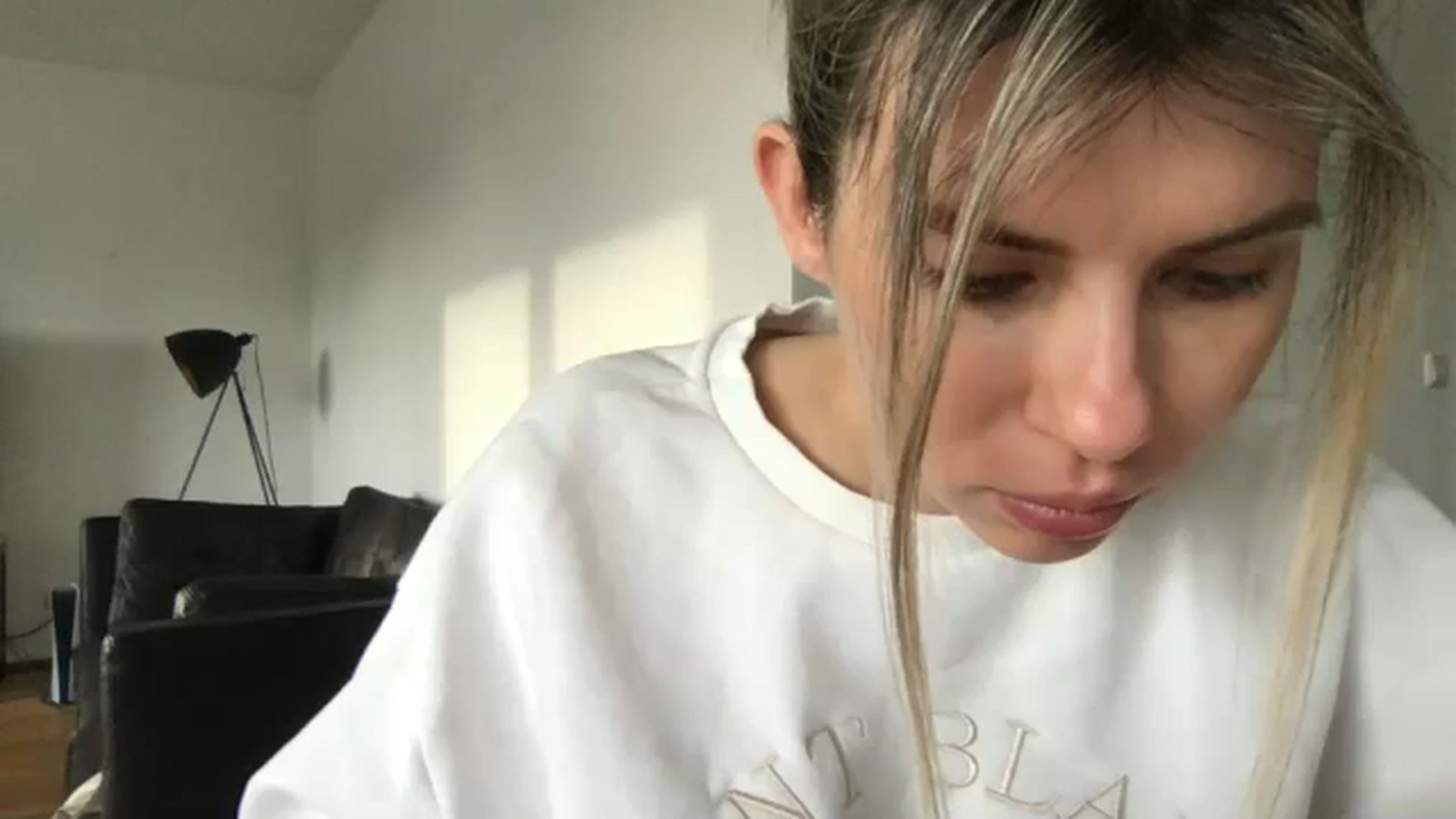 Gallery image thumbnail from neverinmylife's myfreecams stream on, 05/15/2024, 17:55 image 13 of 20