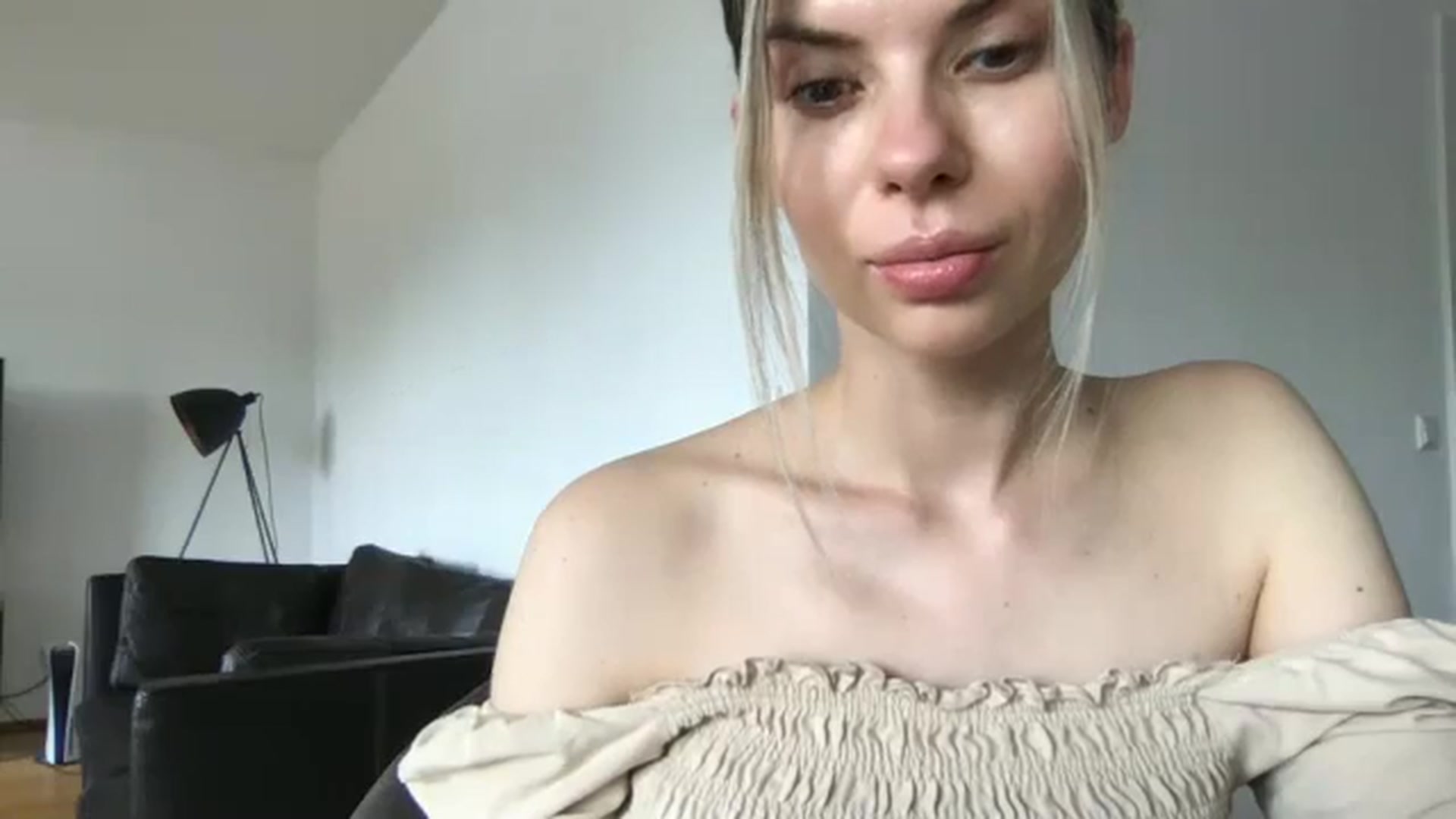 Gallery image thumbnail from neverinmylife's myfreecams stream on, 05/16/2024, 13:30 image 10 of 20