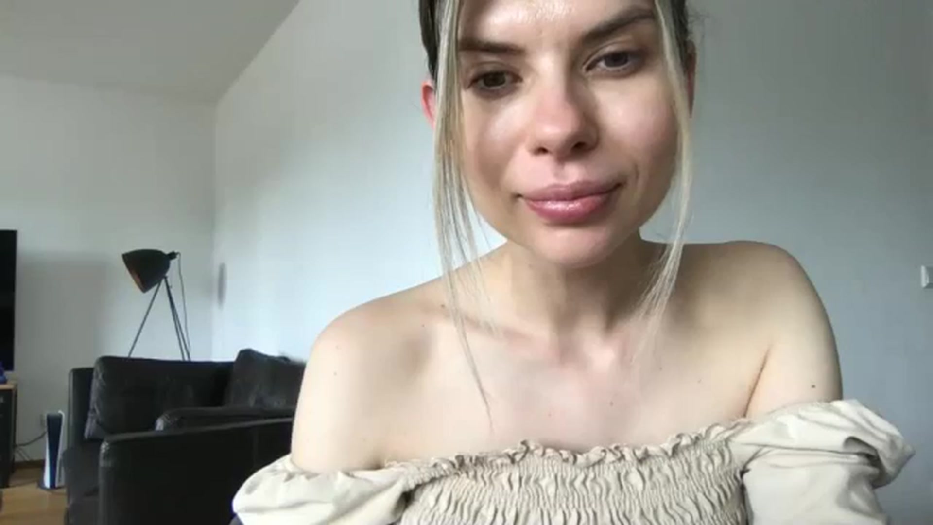 Gallery image thumbnail from neverinmylife's myfreecams stream on, 05/16/2024, 13:30 image 6 of 20