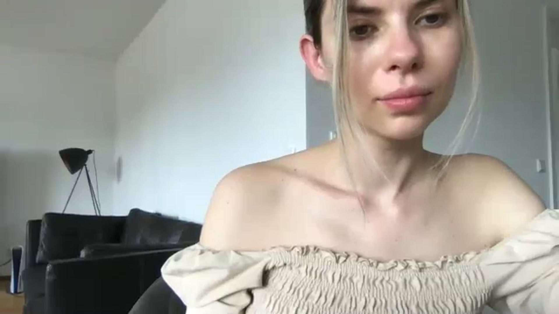 Gallery image thumbnail from neverinmylife's myfreecams stream on, 05/16/2024, 13:30 image 3 of 20