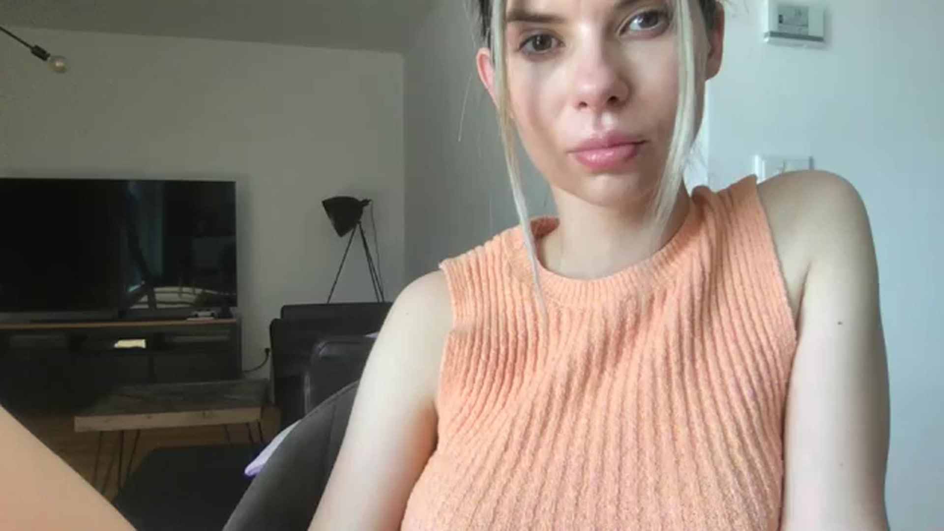 Gallery image thumbnail from neverinmylife's myfreecams stream on, 05/20/2024, 15:09 image 1 of 20