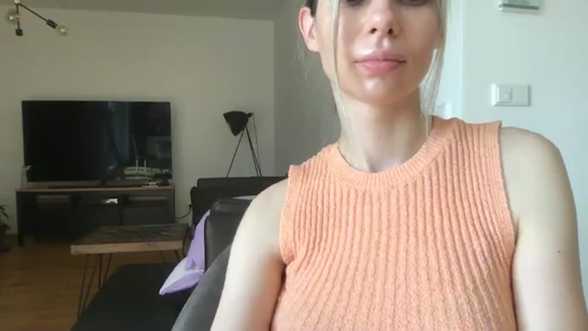 Gallery image thumbnail from neverinmylife's myfreecams stream on, 05/20/2024, 15:54 image 19 of 20