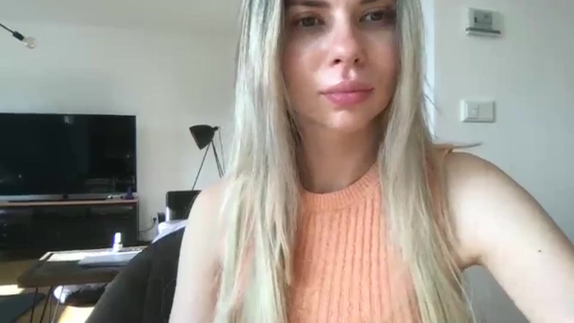Gallery image thumbnail from neverinmylife's myfreecams stream on, 05/22/2024, 16:39 image 17 of 20