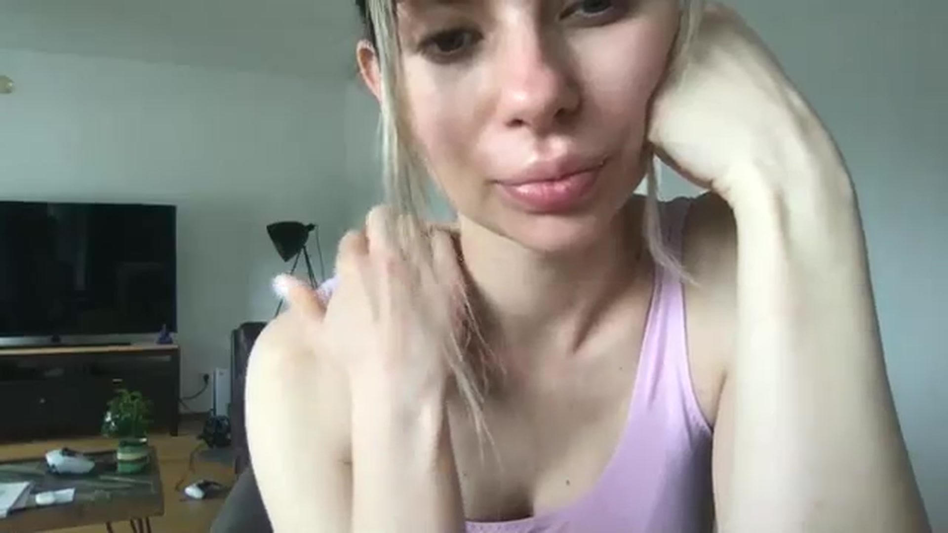 Gallery image thumbnail from neverinmylife's myfreecams stream on, 06/06/2024, 10:58 image 9 of 20